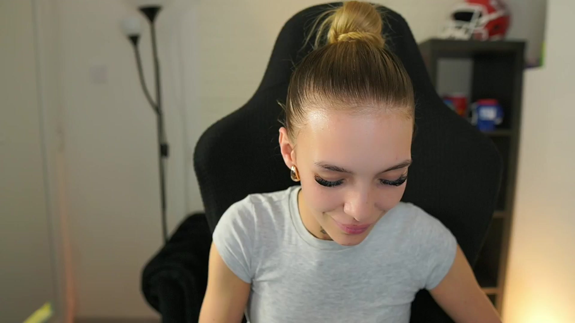 Gallery image thumbnail from Alexxisky's myfreecams stream on, 09/23/2025, 18:02 image 6 of 20