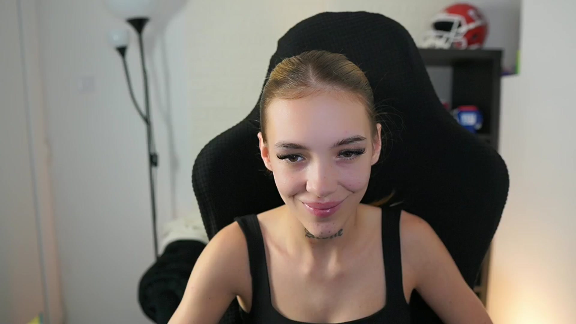 Gallery image thumbnail from Alexxisky's myfreecams stream on, 09/30/2025, 14:58 image 18 of 20