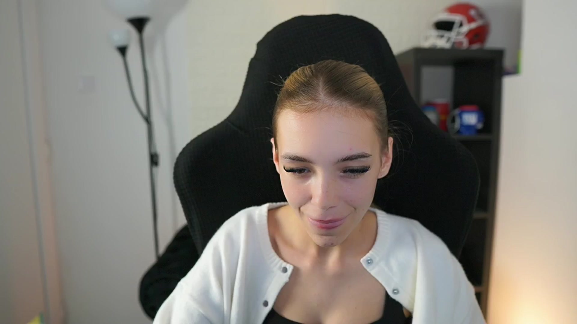 Gallery image thumbnail from Alexxisky's myfreecams stream on, 09/30/2025, 14:58 image 4 of 20