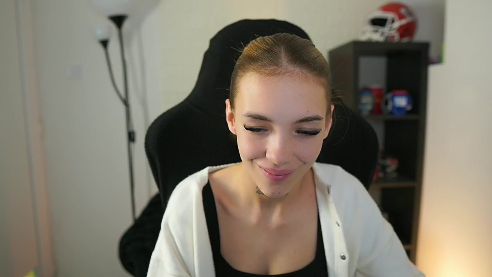 Gallery image thumbnail from Alexxisky's myfreecams stream on, 09/30/2025, 14:58 image 2 of 20