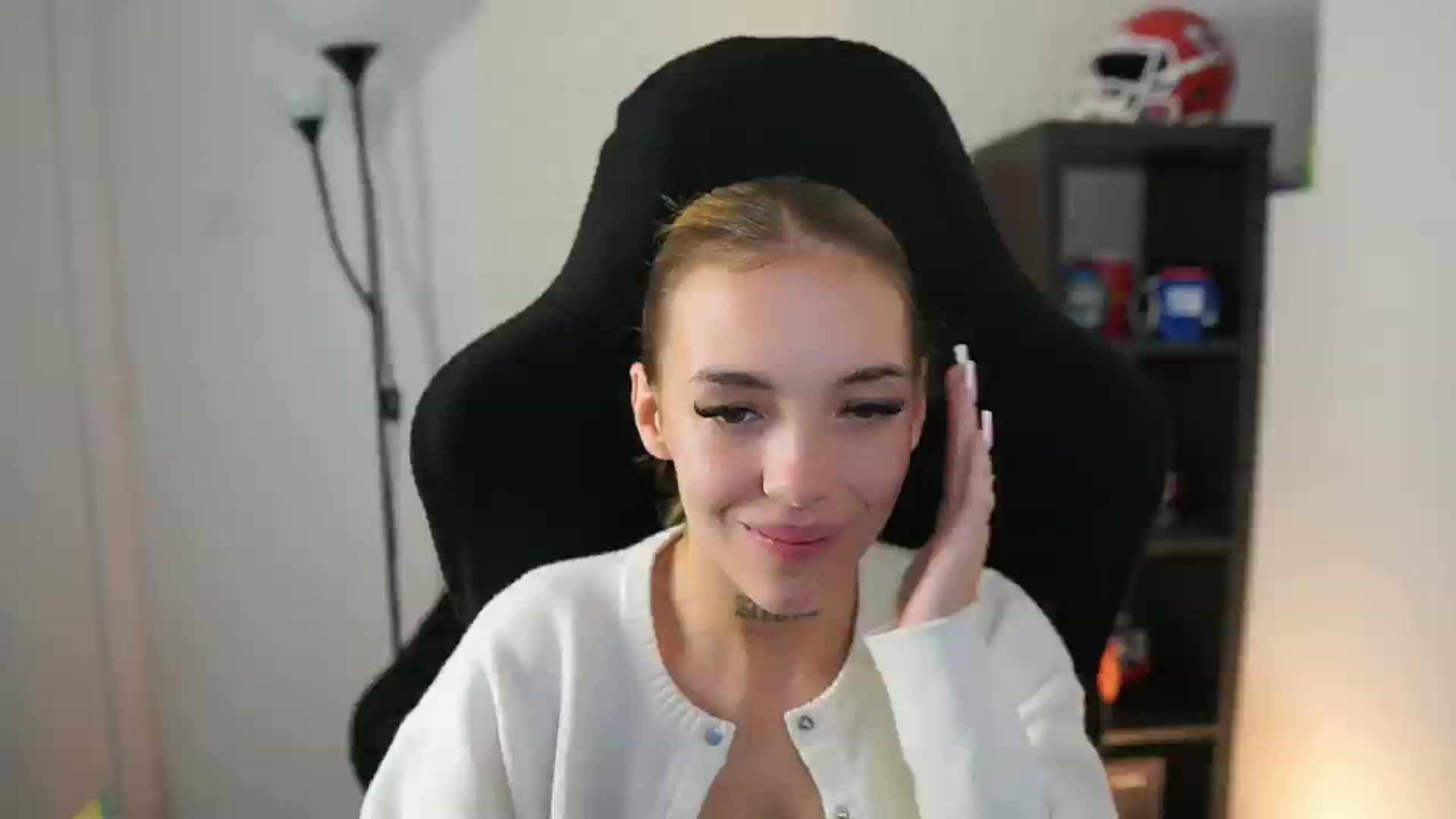 Gallery image thumbnail from Alexxisky's myfreecams stream on, 09/30/2025, 15:38 image 12 of 20