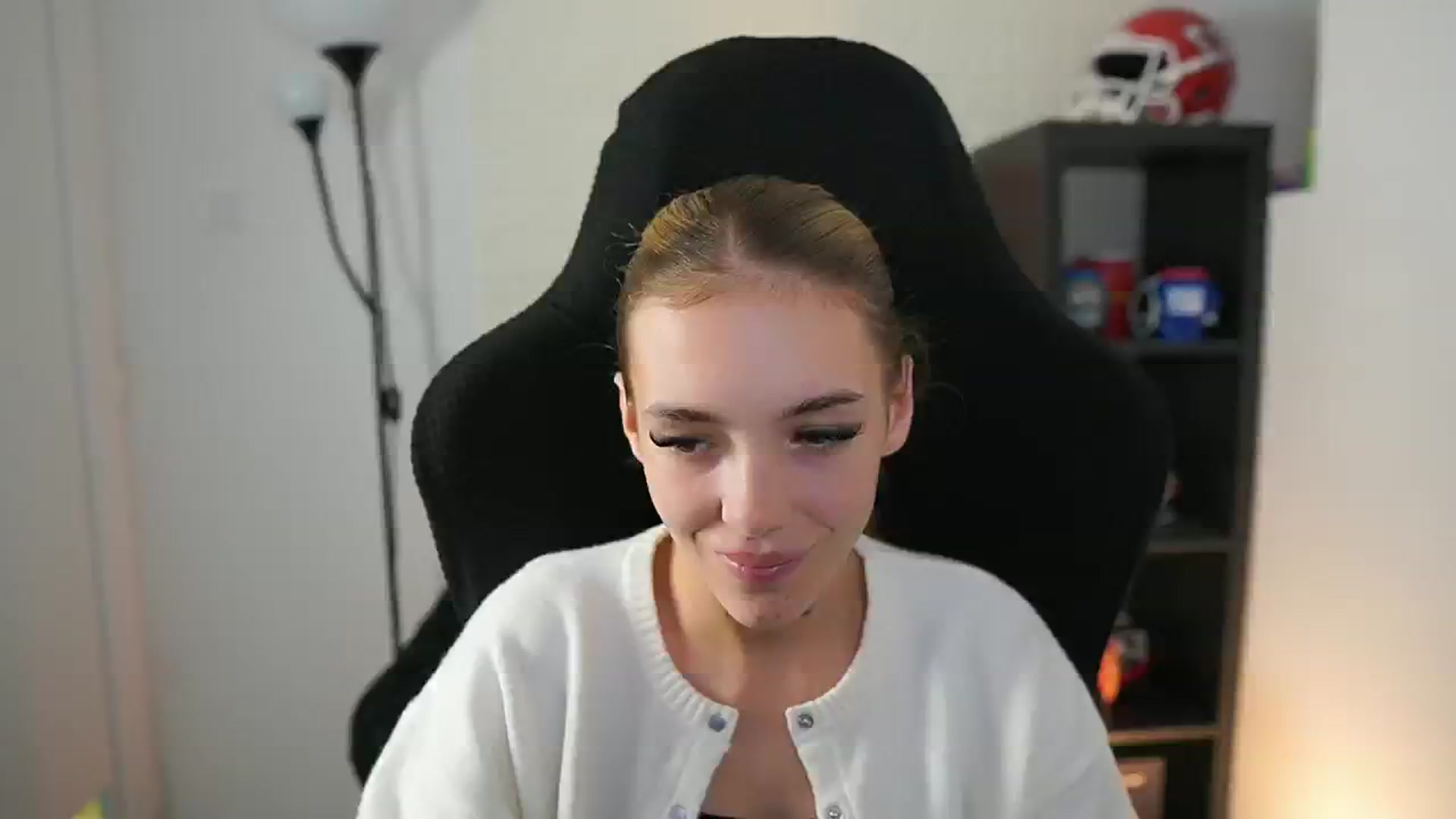 Gallery image thumbnail from Alexxisky's myfreecams stream on, 09/30/2025, 15:38 image 11 of 20