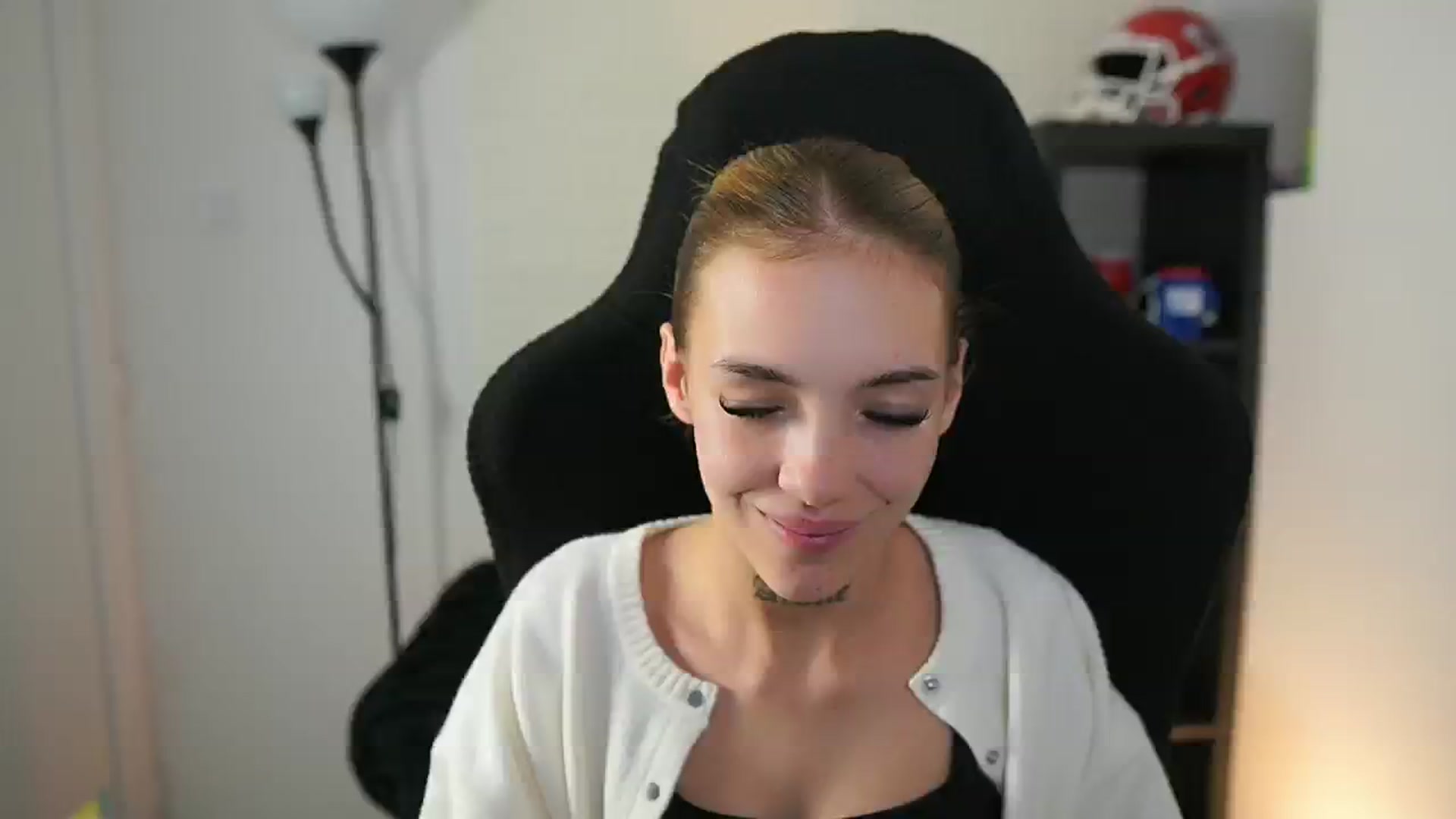 Gallery image thumbnail from Alexxisky's myfreecams stream on, 09/30/2025, 15:38 image 20 of 20