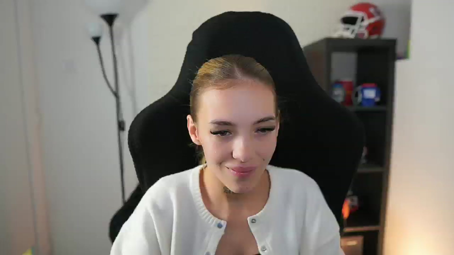 Gallery image thumbnail from Alexxisky's myfreecams stream on, 09/30/2025, 15:38 image 8 of 20