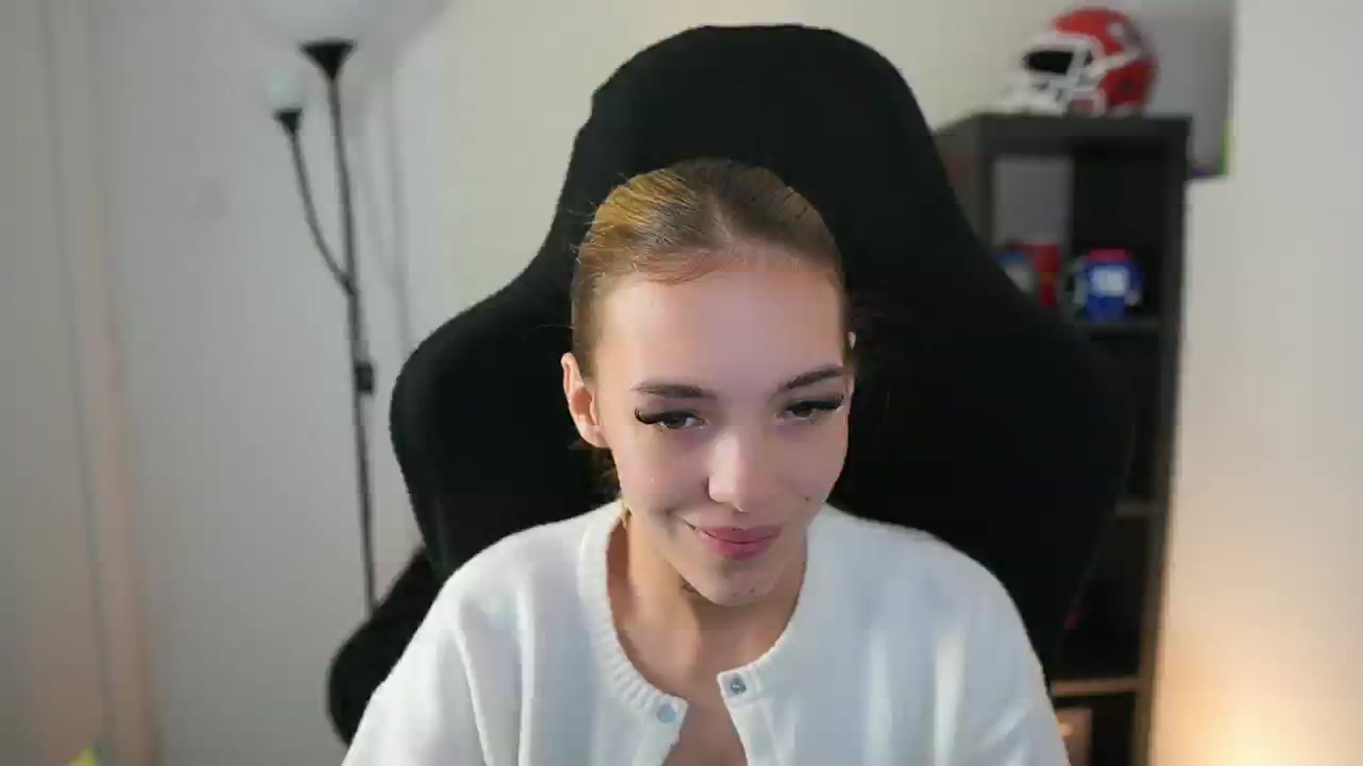 Gallery image thumbnail from Alexxisky's myfreecams stream on, 09/30/2025, 15:38 image 3 of 20