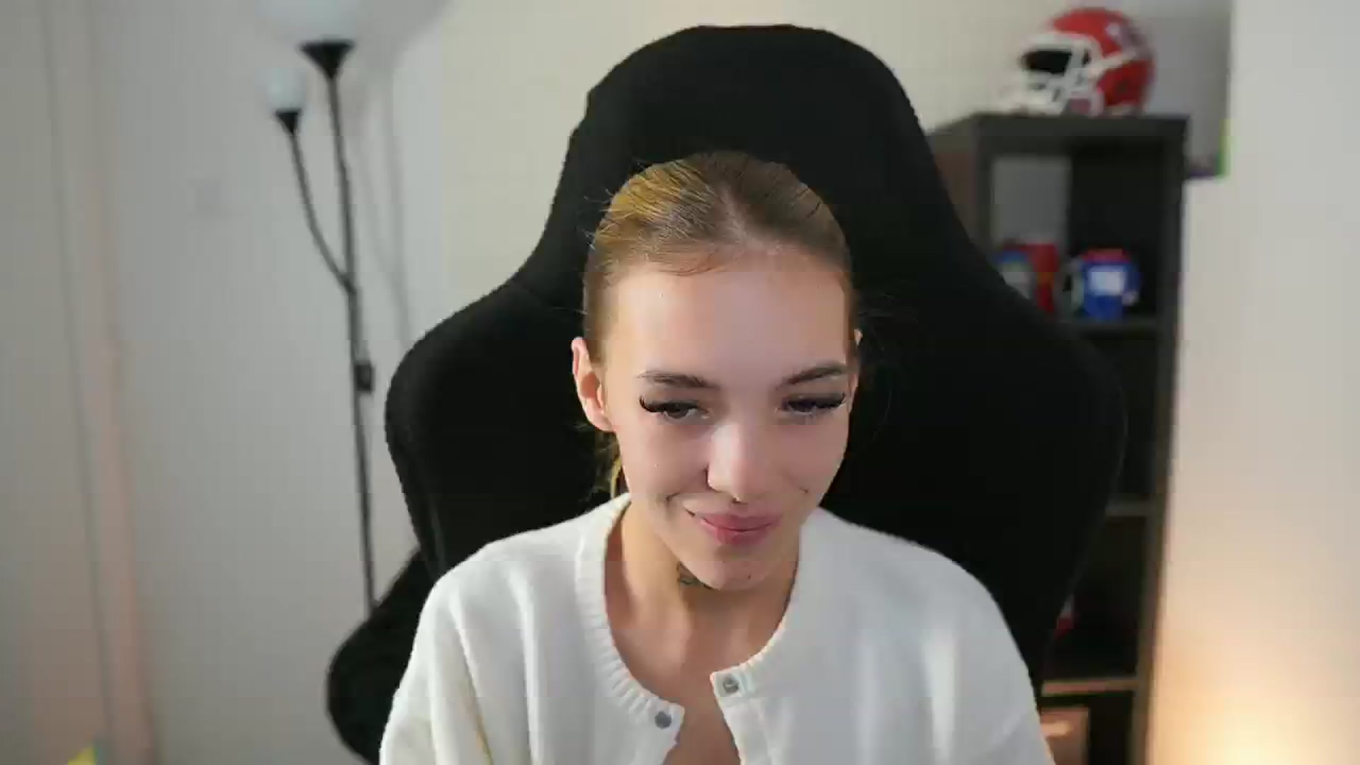 Gallery image thumbnail from Alexxisky's myfreecams stream on, 09/30/2025, 15:38 image 5 of 20