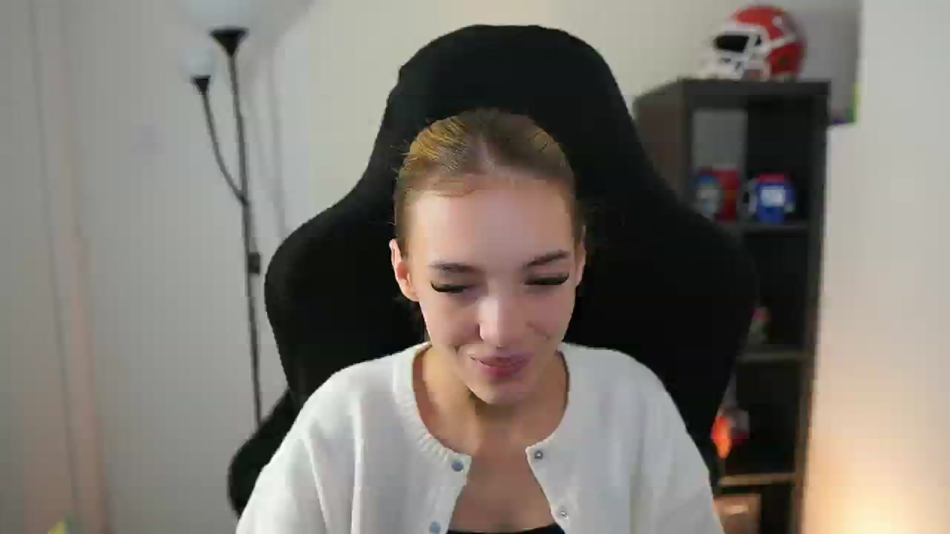 Gallery image thumbnail from Alexxisky's myfreecams stream on, 09/30/2025, 15:38 image 7 of 20