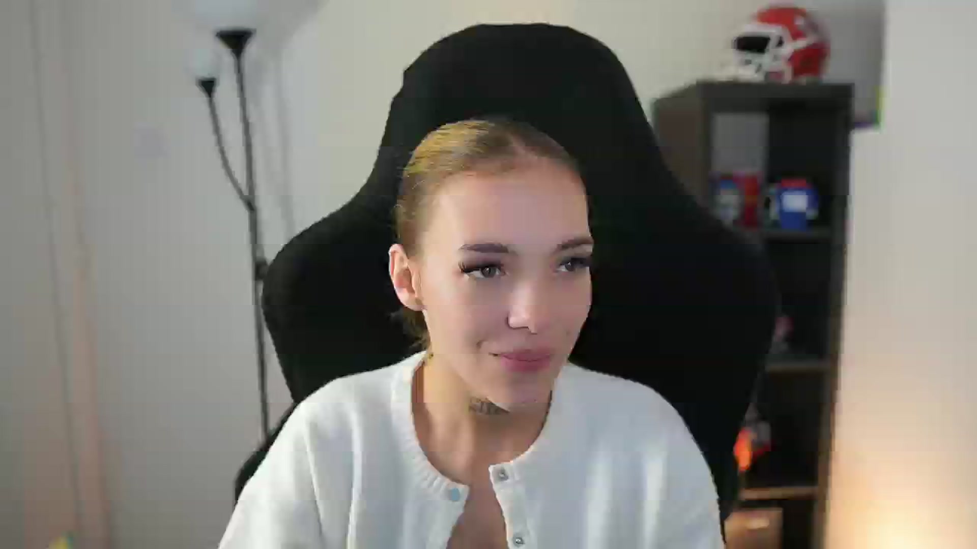 Gallery image thumbnail from Alexxisky's myfreecams stream on, 09/30/2025, 15:38 image 2 of 20
