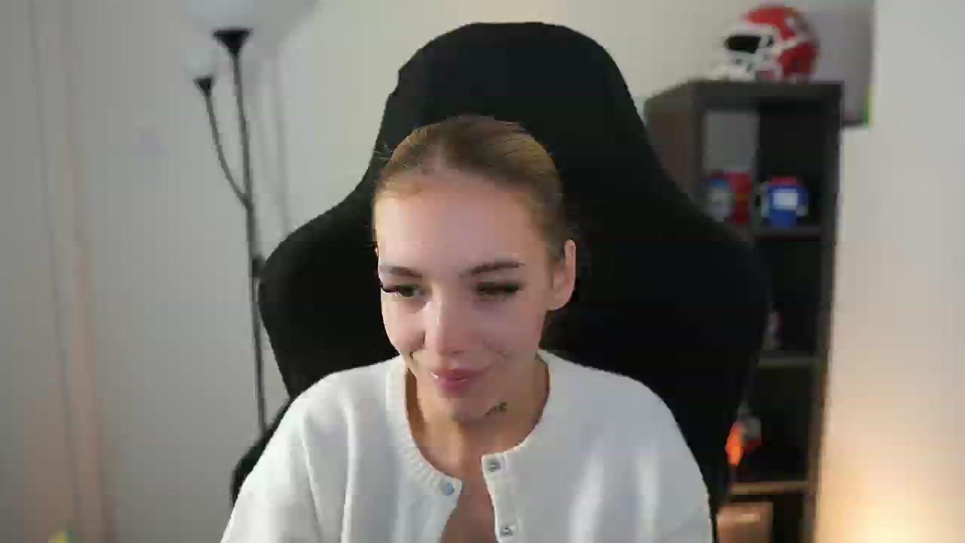 Gallery image thumbnail from Alexxisky's myfreecams stream on, 09/30/2025, 15:38 image 1 of 20