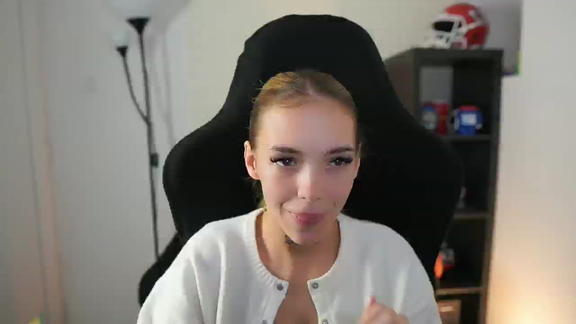 Gallery image thumbnail from Alexxisky's myfreecams stream on, 09/30/2025, 15:38 image 10 of 20