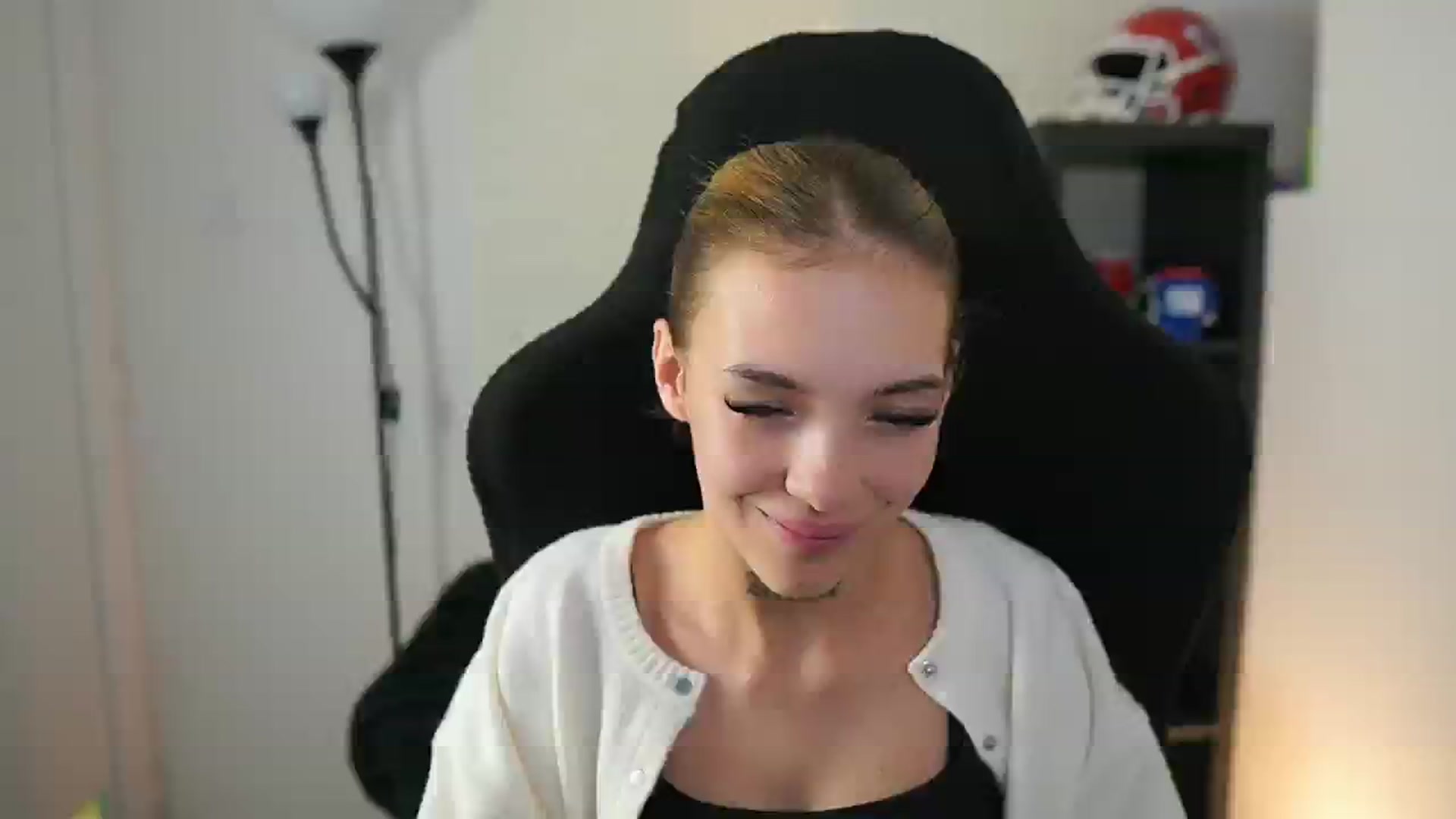 Gallery image thumbnail from Alexxisky's myfreecams stream on, 09/30/2025, 15:38 image 19 of 20