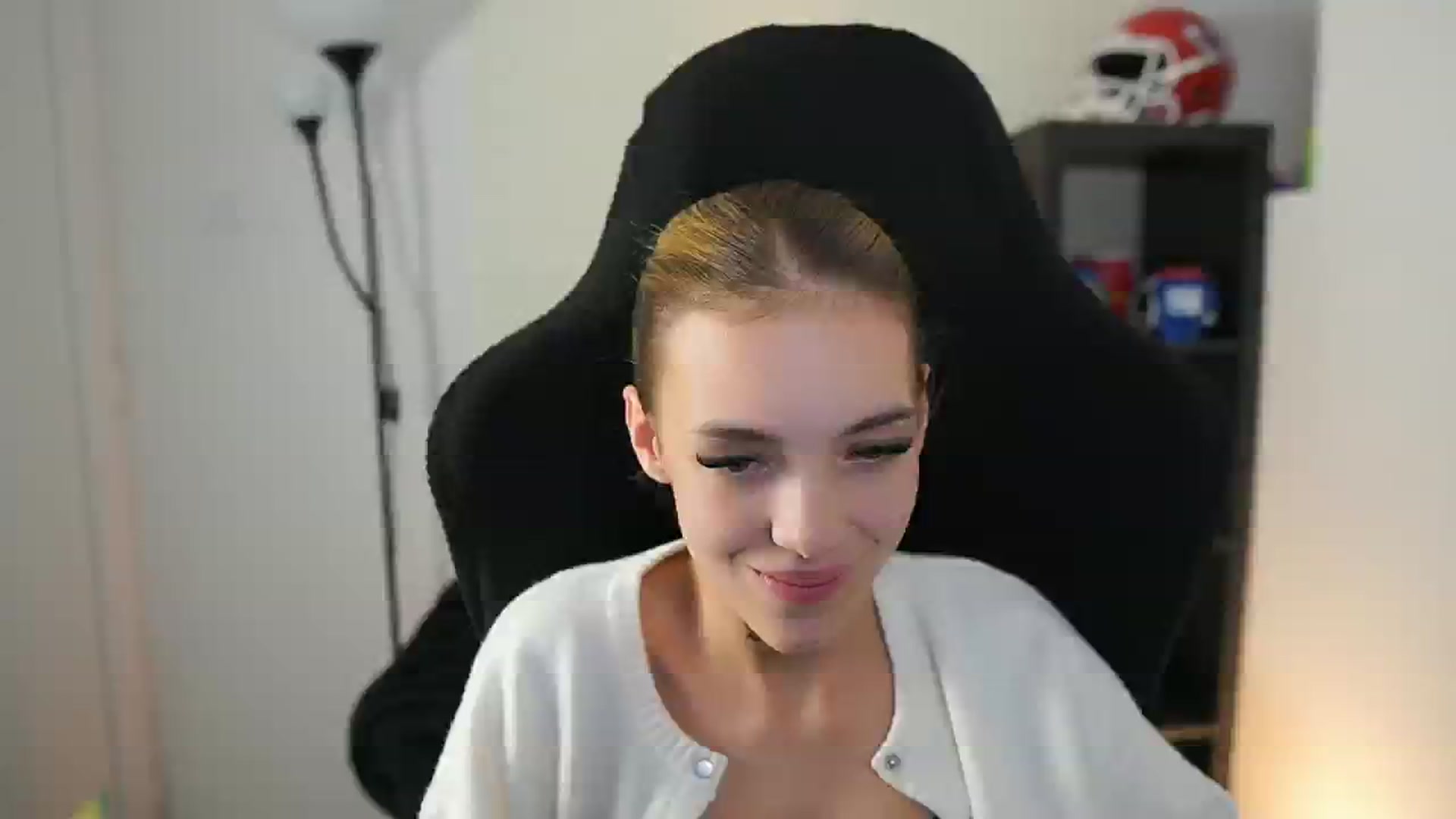 Gallery image thumbnail from Alexxisky's myfreecams stream on, 09/30/2025, 16:05 image 4 of 20