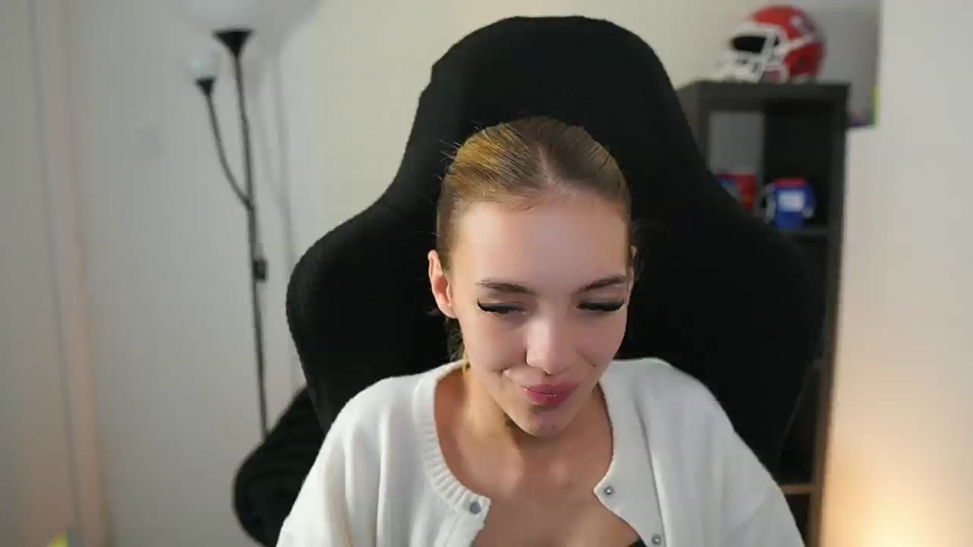 Gallery image thumbnail from Alexxisky's myfreecams stream on, 09/30/2025, 16:05 image 3 of 20