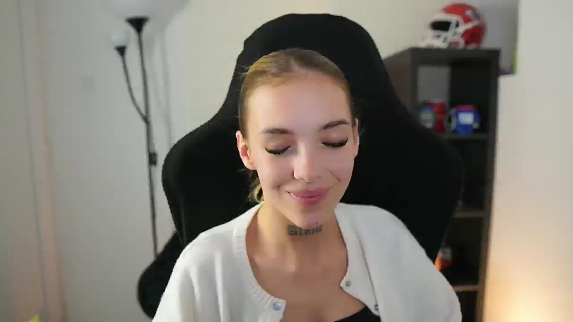 Gallery image thumbnail from Alexxisky's myfreecams stream on, 09/30/2025, 16:05 image 7 of 20