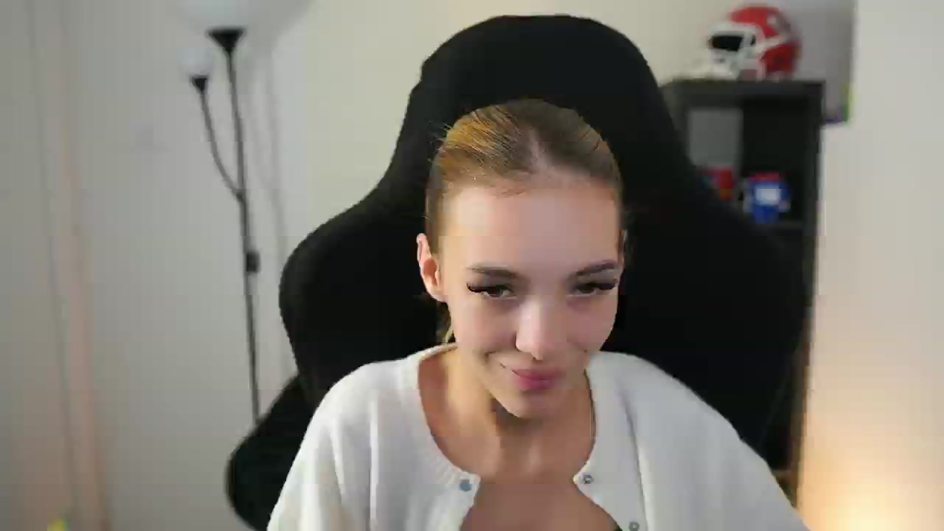 Gallery image thumbnail from Alexxisky's myfreecams stream on, 09/30/2025, 16:05 image 1 of 20