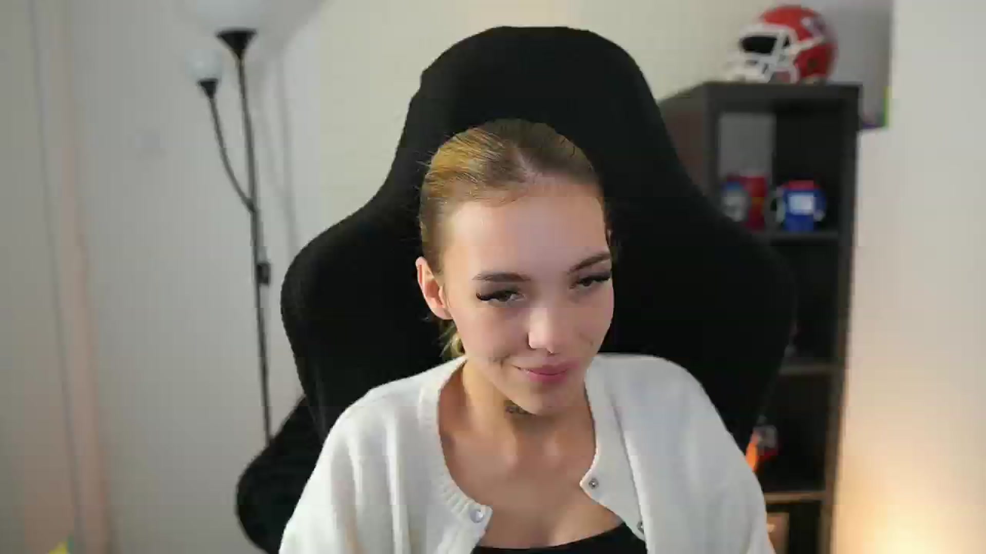 Gallery image thumbnail from Alexxisky's myfreecams stream on, 09/30/2025, 16:05 image 6 of 20
