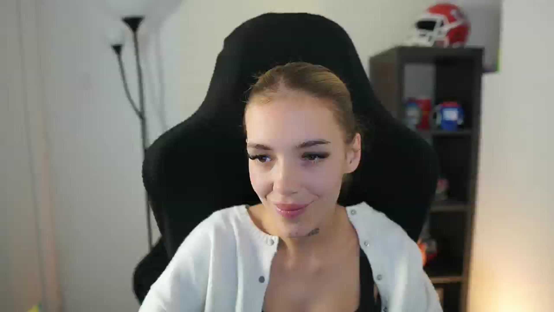 Gallery image thumbnail from Alexxisky's myfreecams stream on, 09/30/2025, 16:05 image 18 of 20