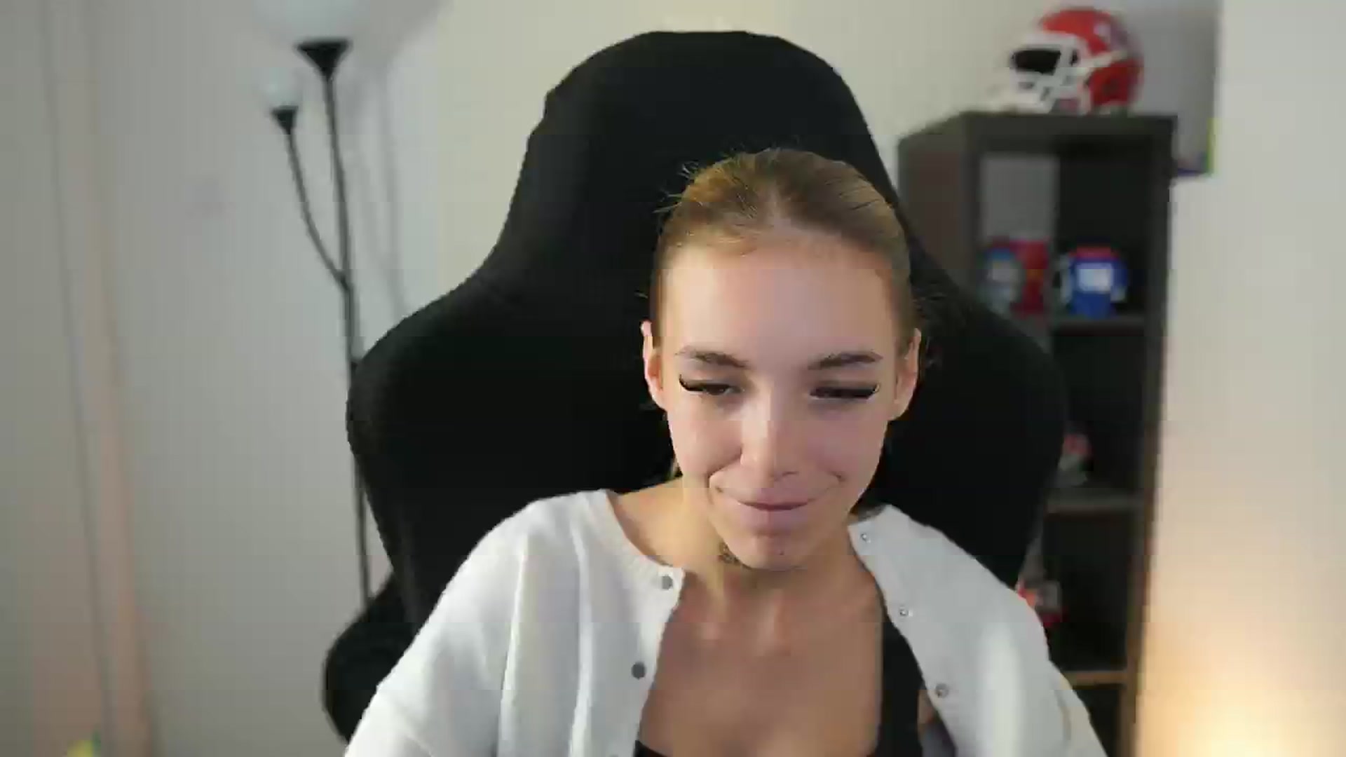 Gallery image thumbnail from Alexxisky's myfreecams stream on, 09/30/2025, 16:05 image 19 of 20