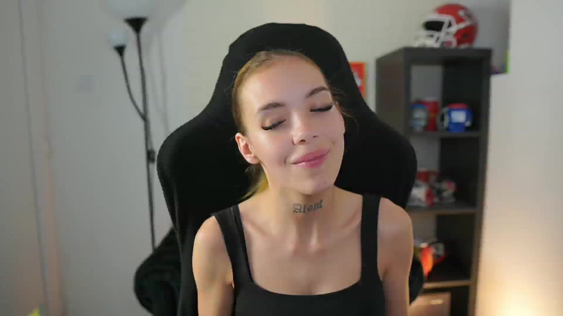 Gallery image thumbnail from Alexxisky's myfreecams stream on, 09/30/2025, 18:02 image 17 of 20