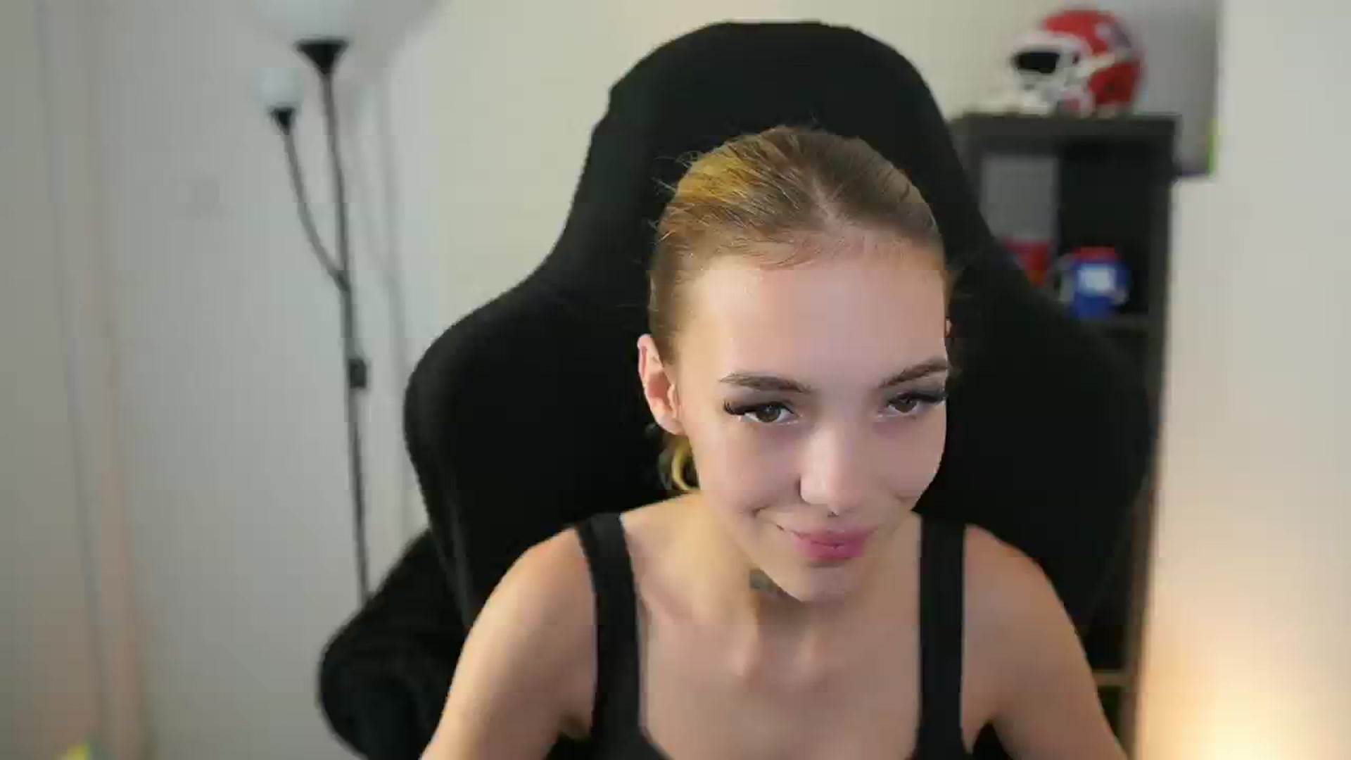 Gallery image thumbnail from Alexxisky's myfreecams stream on, 09/30/2025, 18:02 image 3 of 20