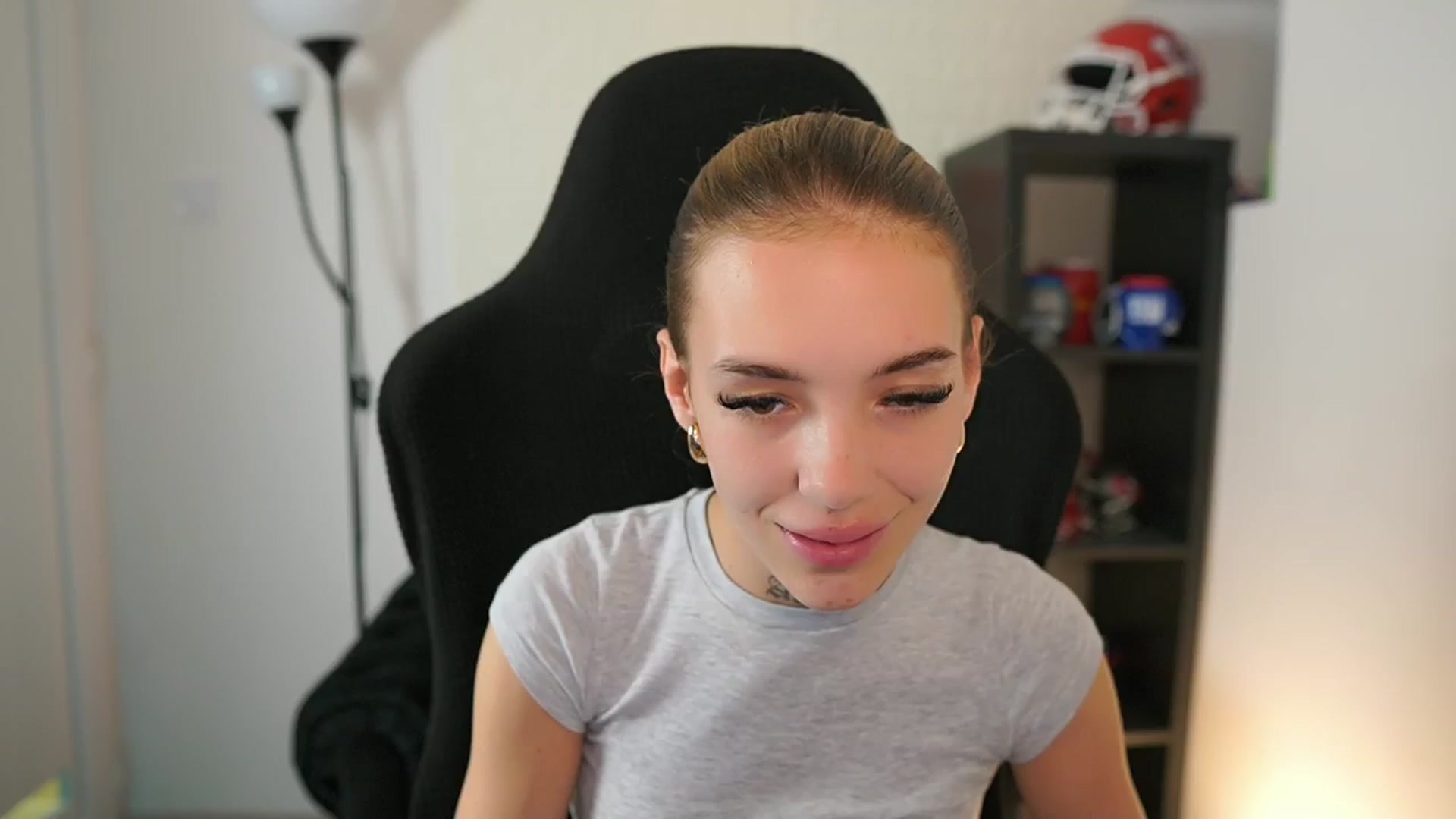 Gallery image thumbnail from Alexxisky's myfreecams stream on, 10/01/2025, 12:49 image 4 of 20