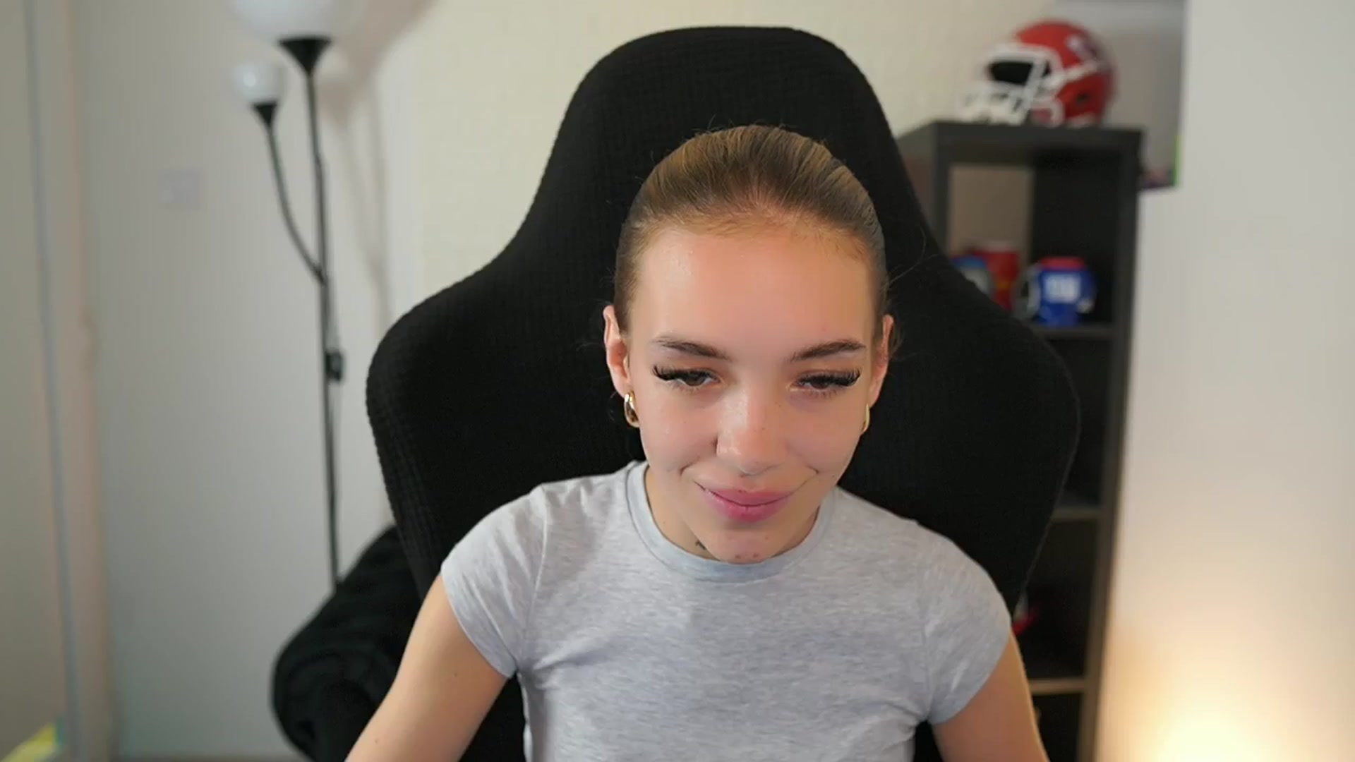 Gallery image thumbnail from Alexxisky's myfreecams stream on, 10/01/2025, 12:49 image 8 of 20