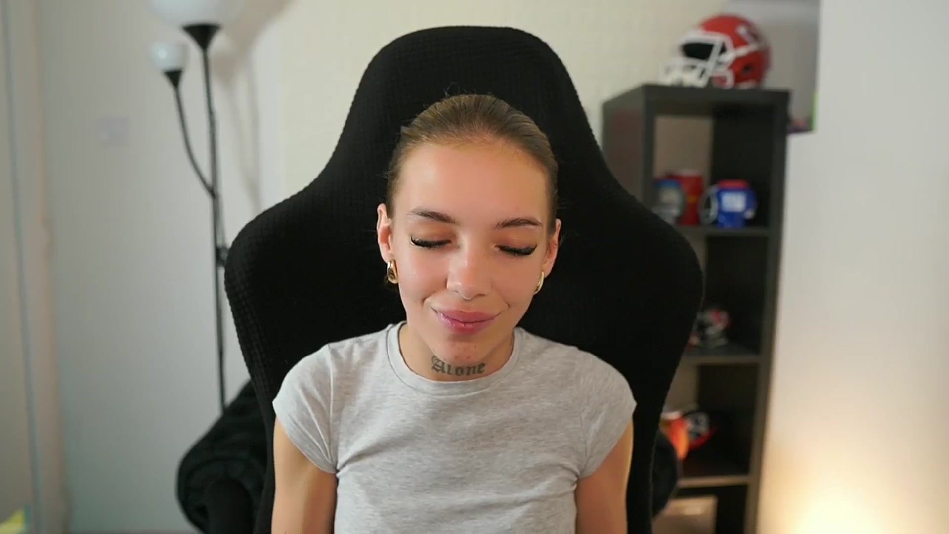 Gallery image thumbnail from Alexxisky's myfreecams stream on, 10/01/2025, 16:13 image 16 of 20