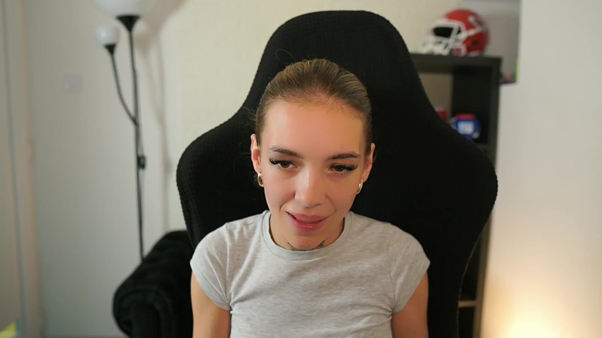 Gallery image thumbnail from Alexxisky's myfreecams stream on, 10/01/2025, 16:13 image 2 of 20