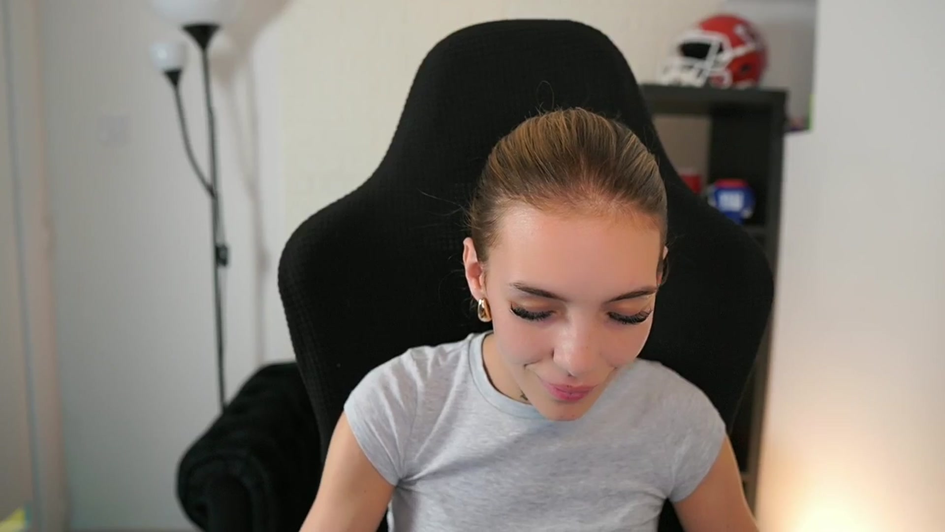 Gallery image thumbnail from Alexxisky's myfreecams stream on, 10/01/2025, 16:13 image 10 of 20