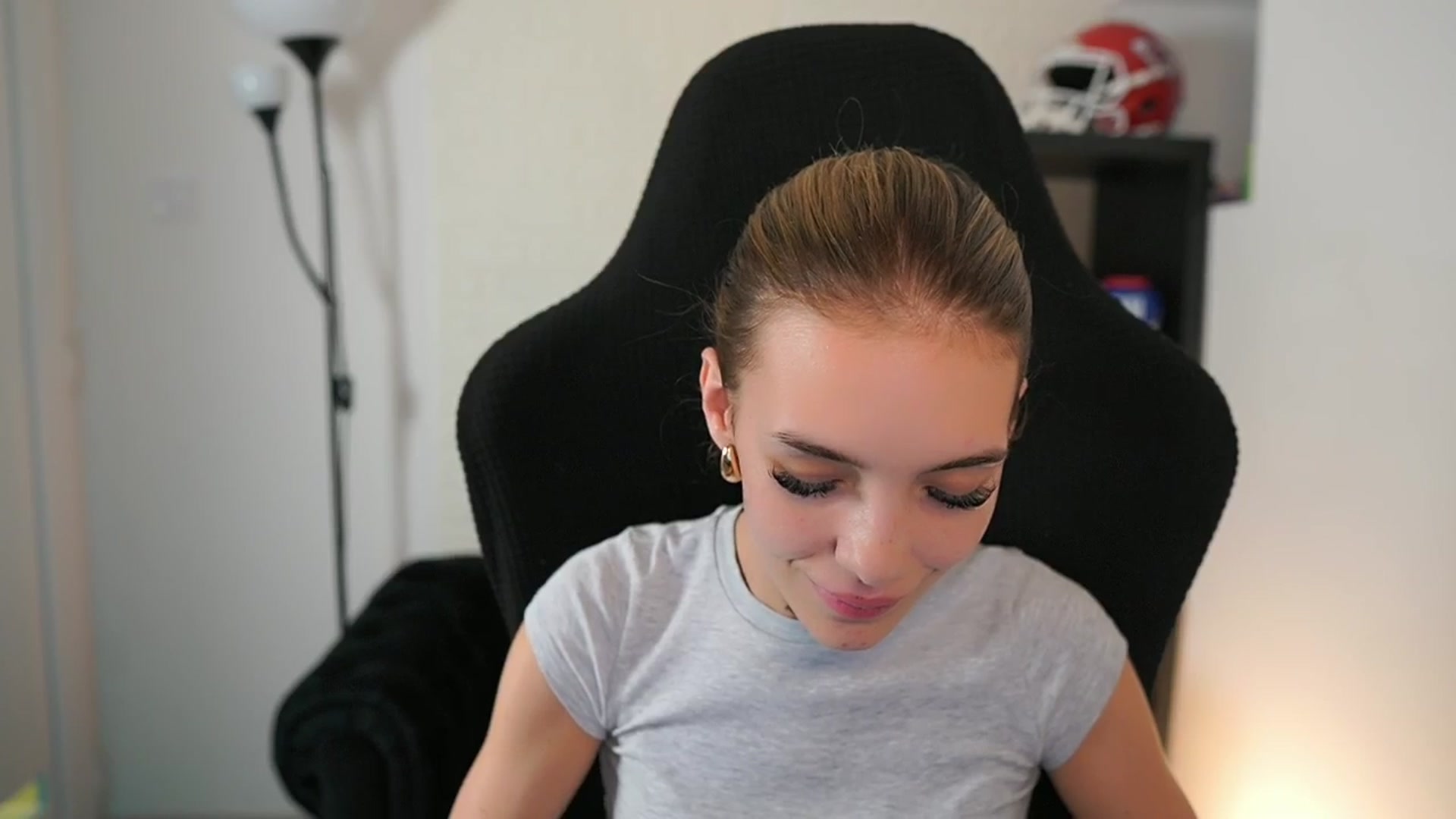 Gallery image thumbnail from Alexxisky's myfreecams stream on, 10/01/2025, 16:13 image 9 of 20