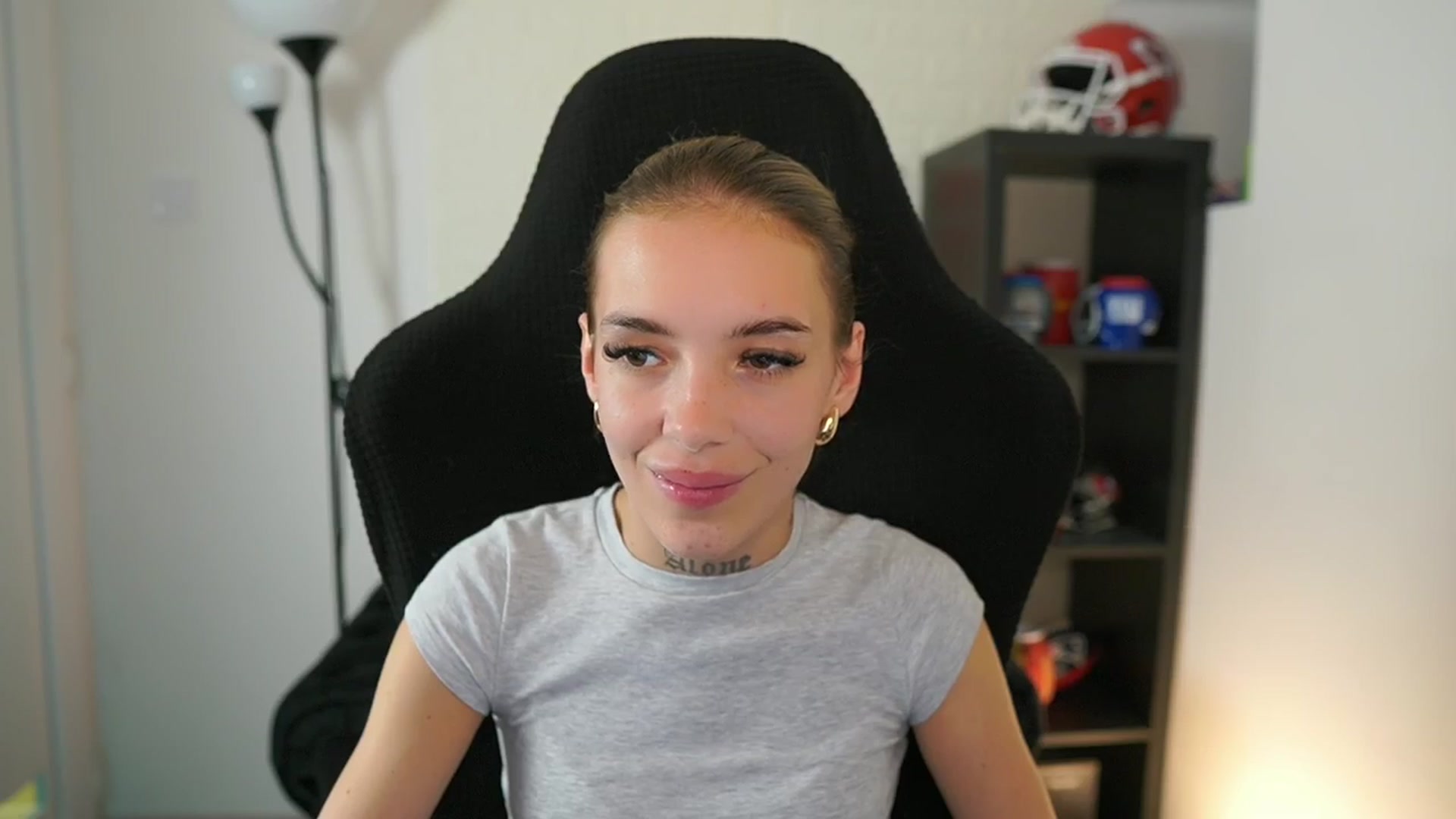 Gallery image thumbnail from Alexxisky's myfreecams stream on, 10/01/2025, 16:13 image 15 of 20