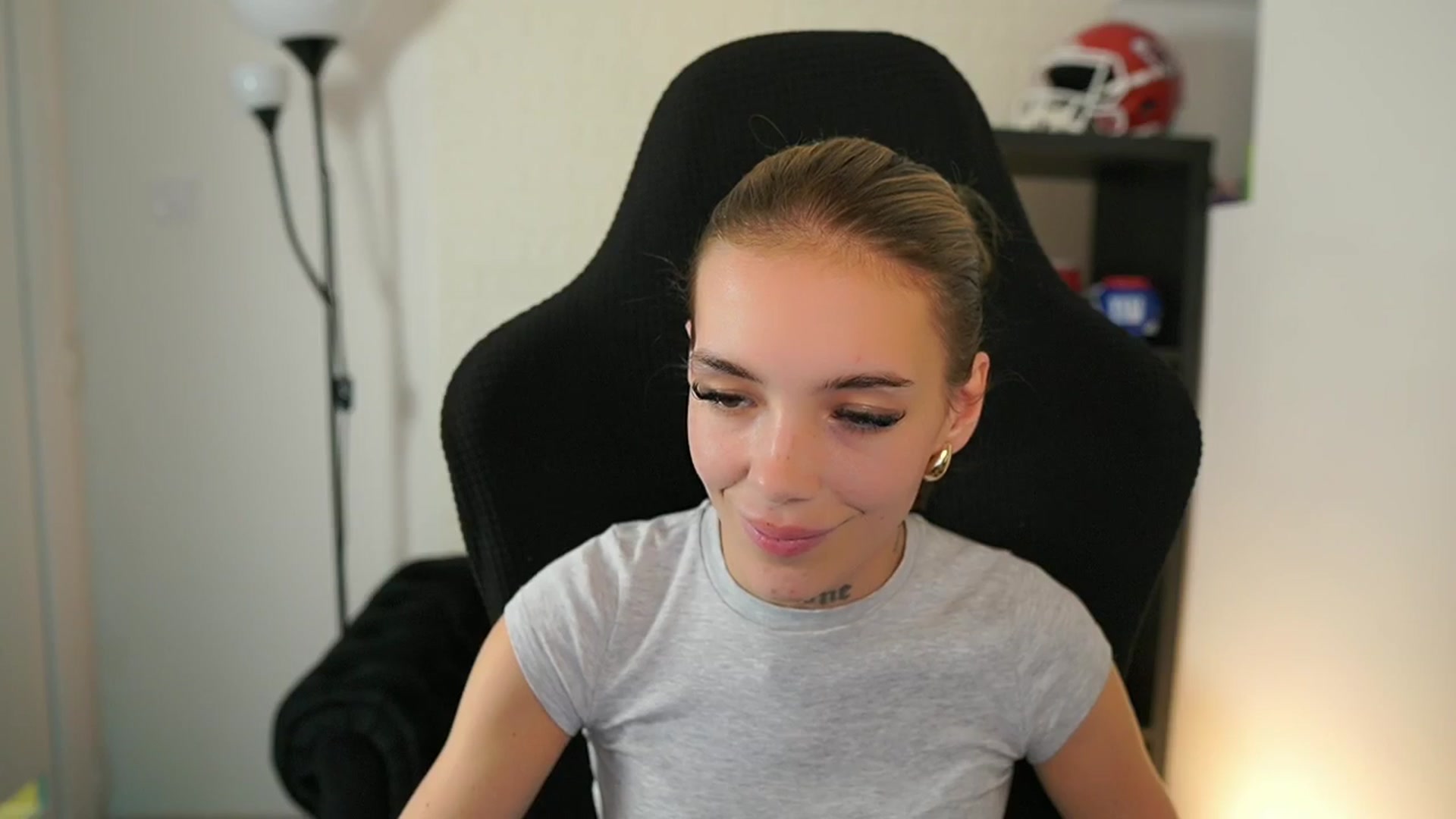 Gallery image thumbnail from Alexxisky's myfreecams stream on, 10/01/2025, 16:13 image 8 of 20