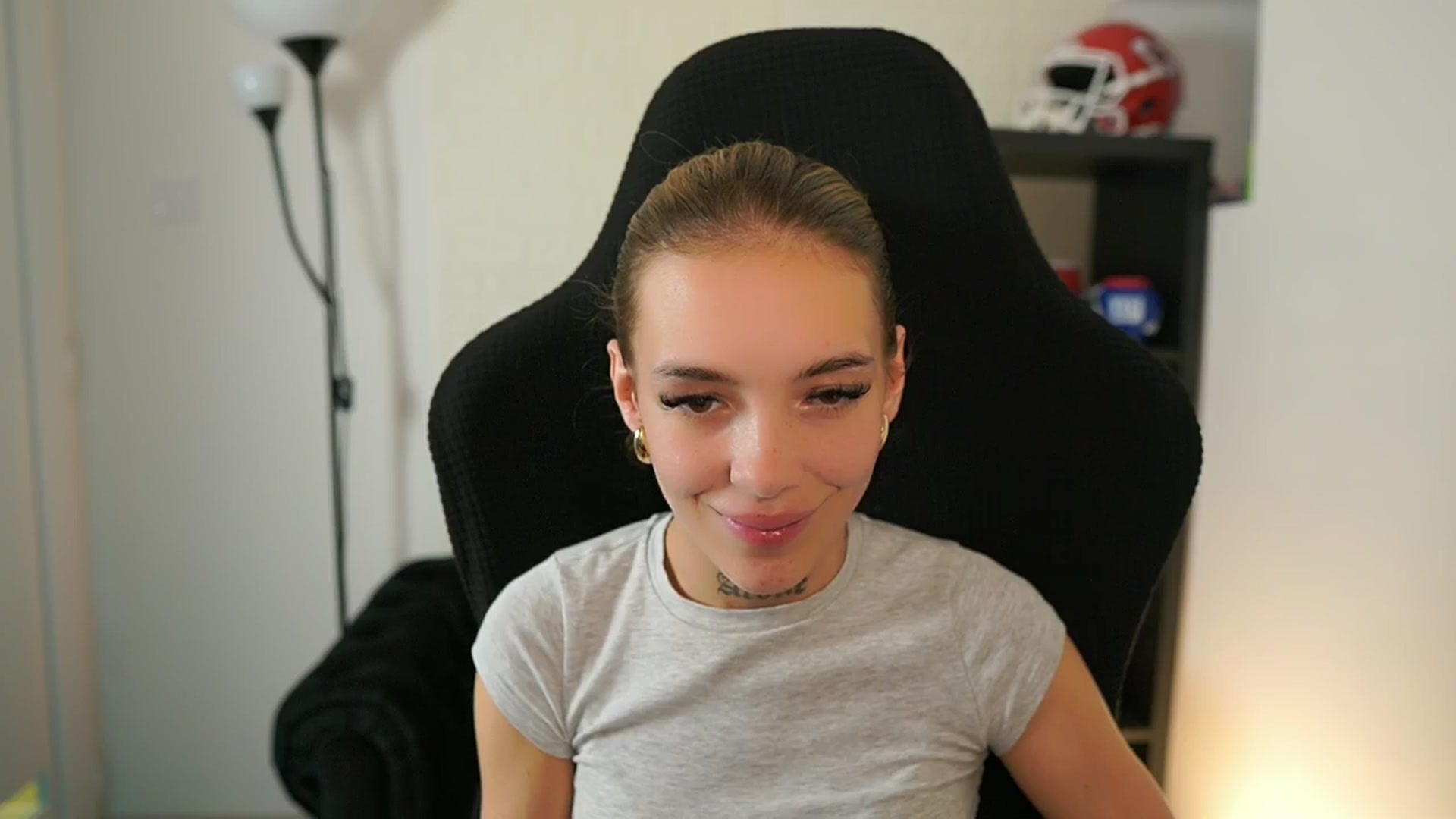 Gallery image thumbnail from Alexxisky's myfreecams stream on, 10/01/2025, 16:13 image 3 of 20