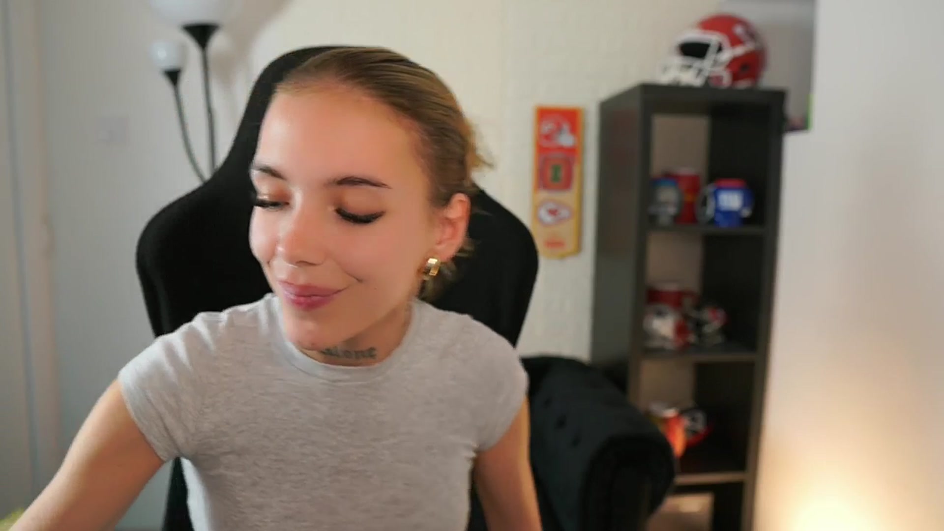 Gallery image thumbnail from Alexxisky's myfreecams stream on, 10/01/2025, 16:13 image 7 of 20