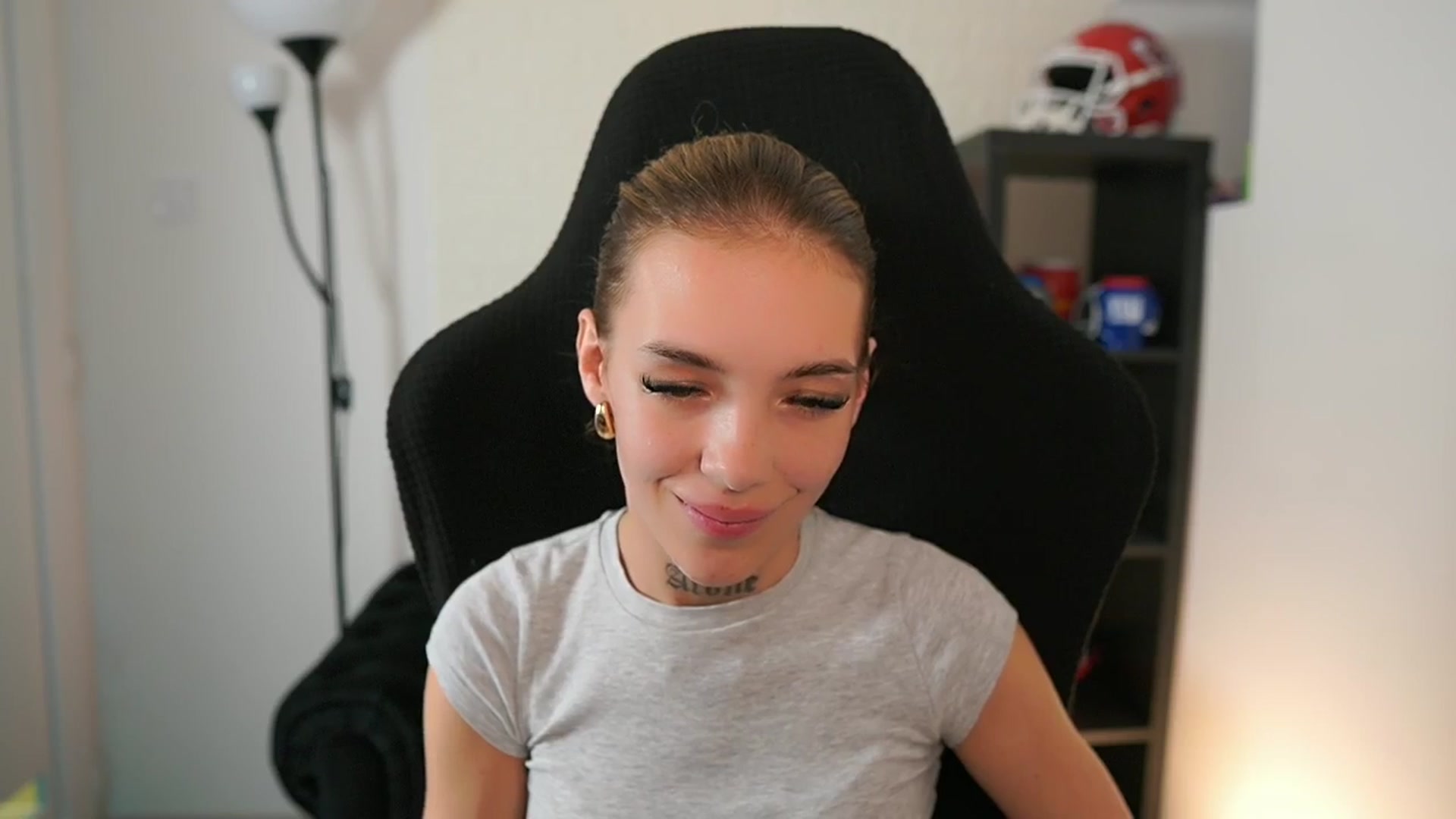 Gallery image thumbnail from Alexxisky's myfreecams stream on, 10/01/2025, 16:13 image 13 of 20
