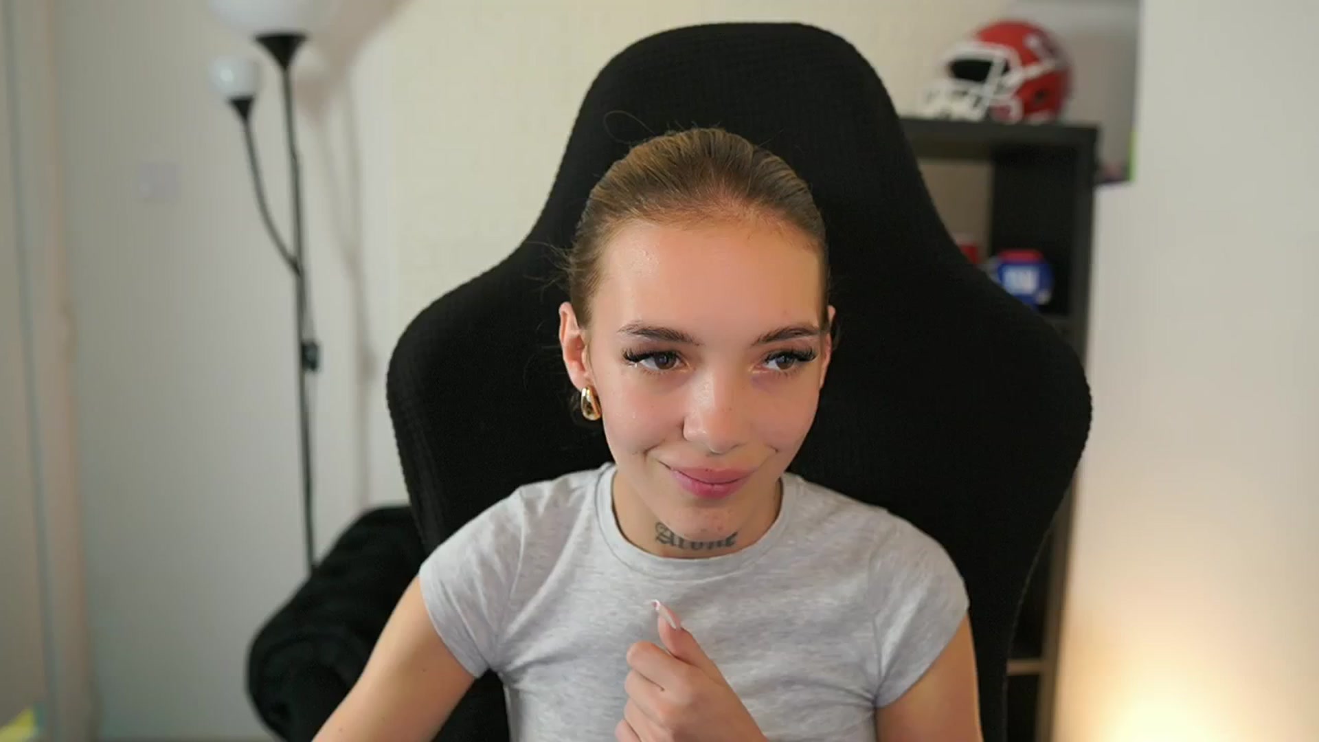 Gallery image thumbnail from Alexxisky's myfreecams stream on, 10/01/2025, 16:13 image 1 of 20