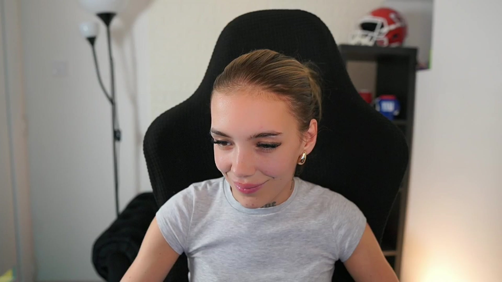 Gallery image thumbnail from Alexxisky's myfreecams stream on, 10/01/2025, 16:13 image 20 of 20