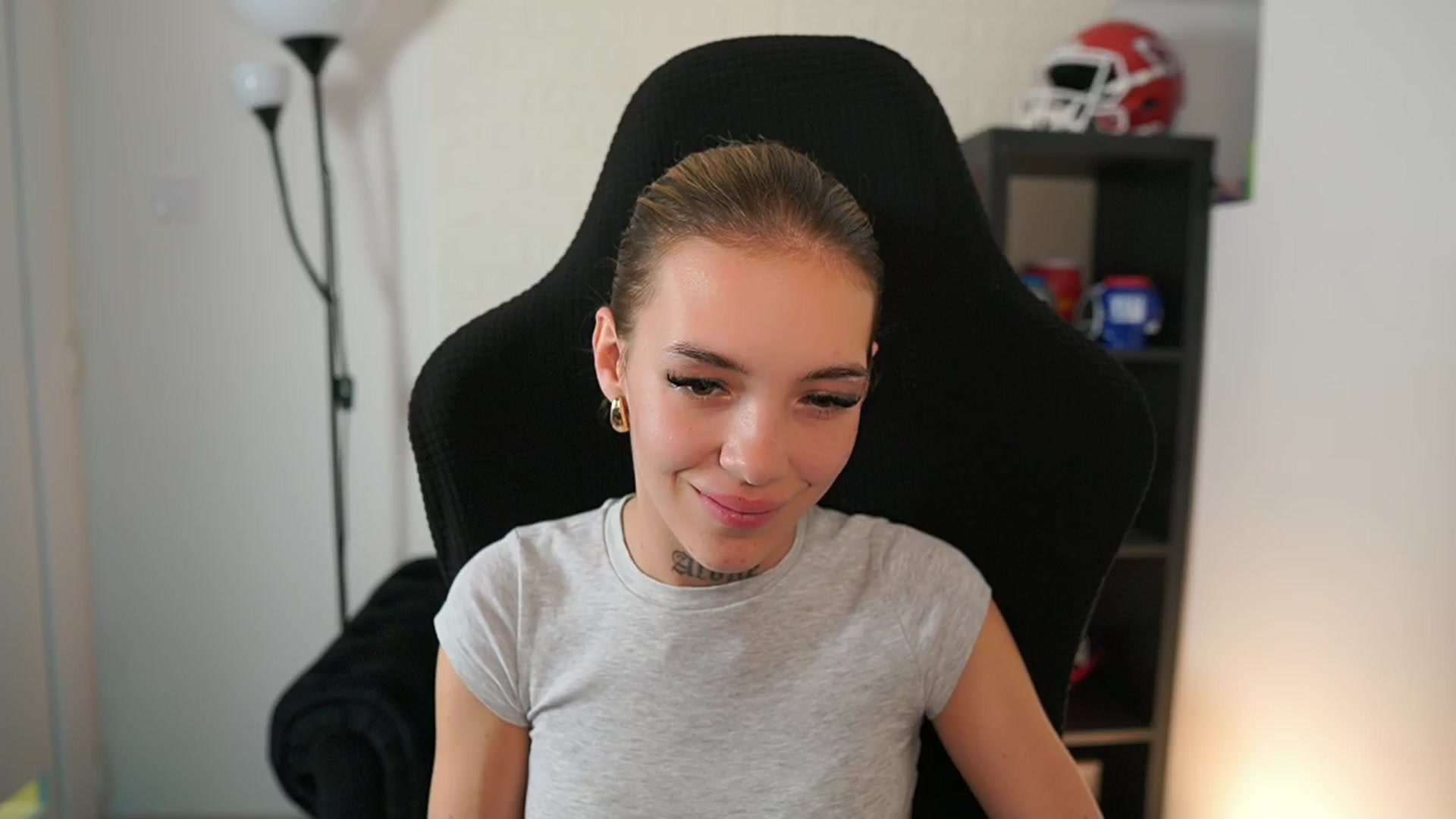 Gallery image thumbnail from Alexxisky's myfreecams stream on, 10/01/2025, 17:03 image 10 of 20