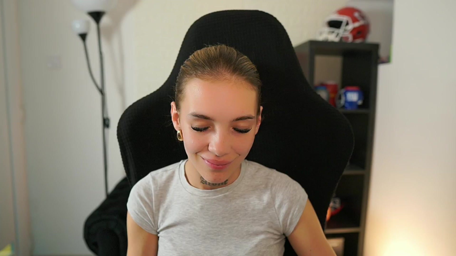 Gallery image thumbnail from Alexxisky's myfreecams stream on, 10/01/2025, 17:03 image 4 of 20