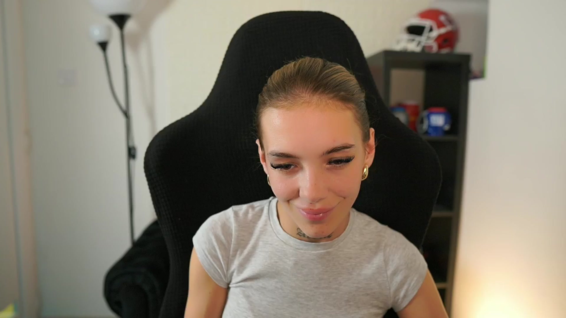 Gallery image thumbnail from Alexxisky's myfreecams stream on, 10/01/2025, 17:03 image 2 of 20