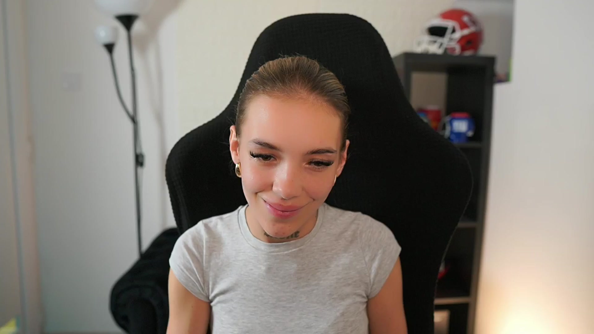 Gallery image thumbnail from Alexxisky's myfreecams stream on, 10/01/2025, 17:03 image 8 of 20