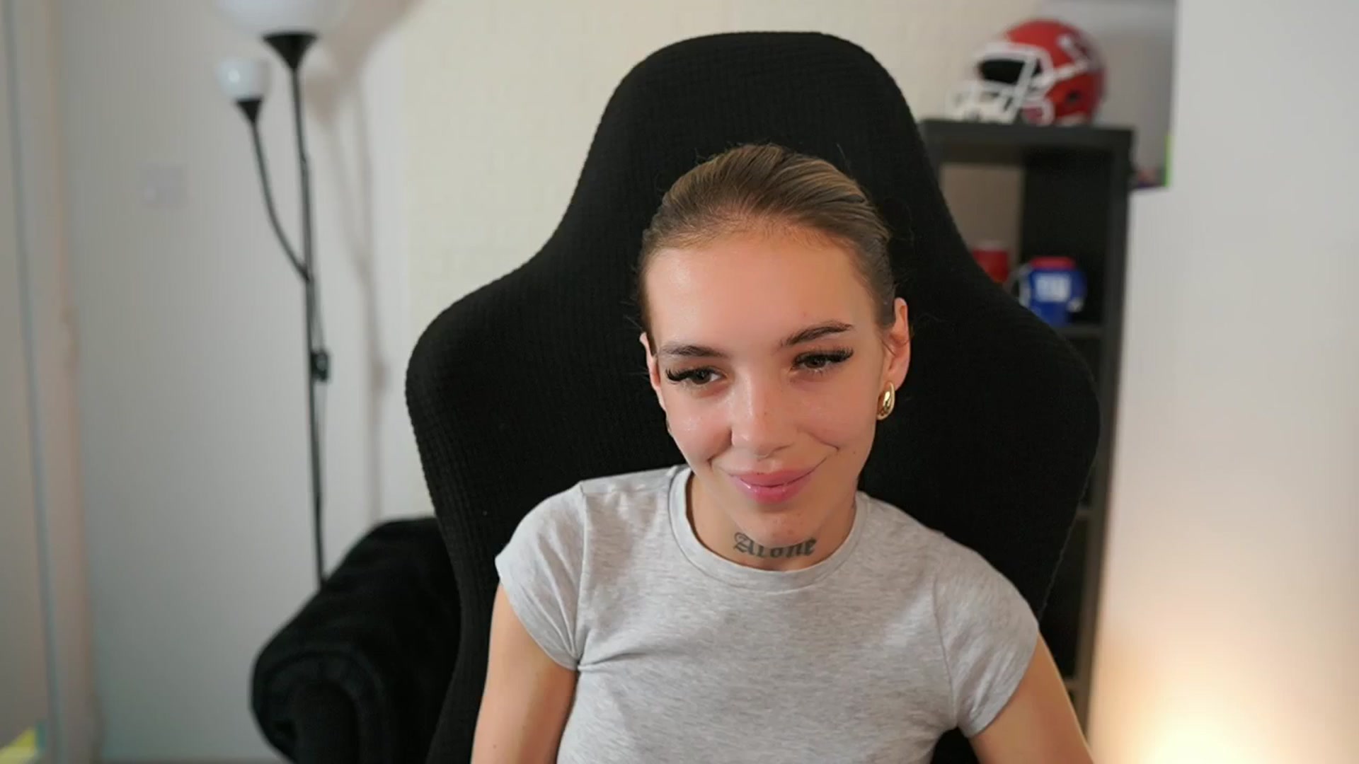 Gallery image thumbnail from Alexxisky's myfreecams stream on, 10/01/2025, 17:03 image 12 of 20