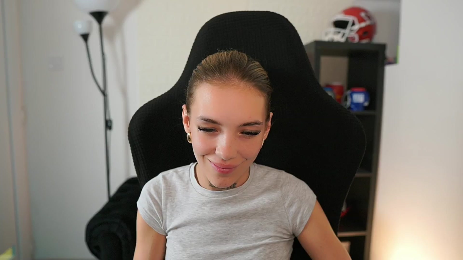Gallery image thumbnail from Alexxisky's myfreecams stream on, 10/01/2025, 17:03 image 17 of 20