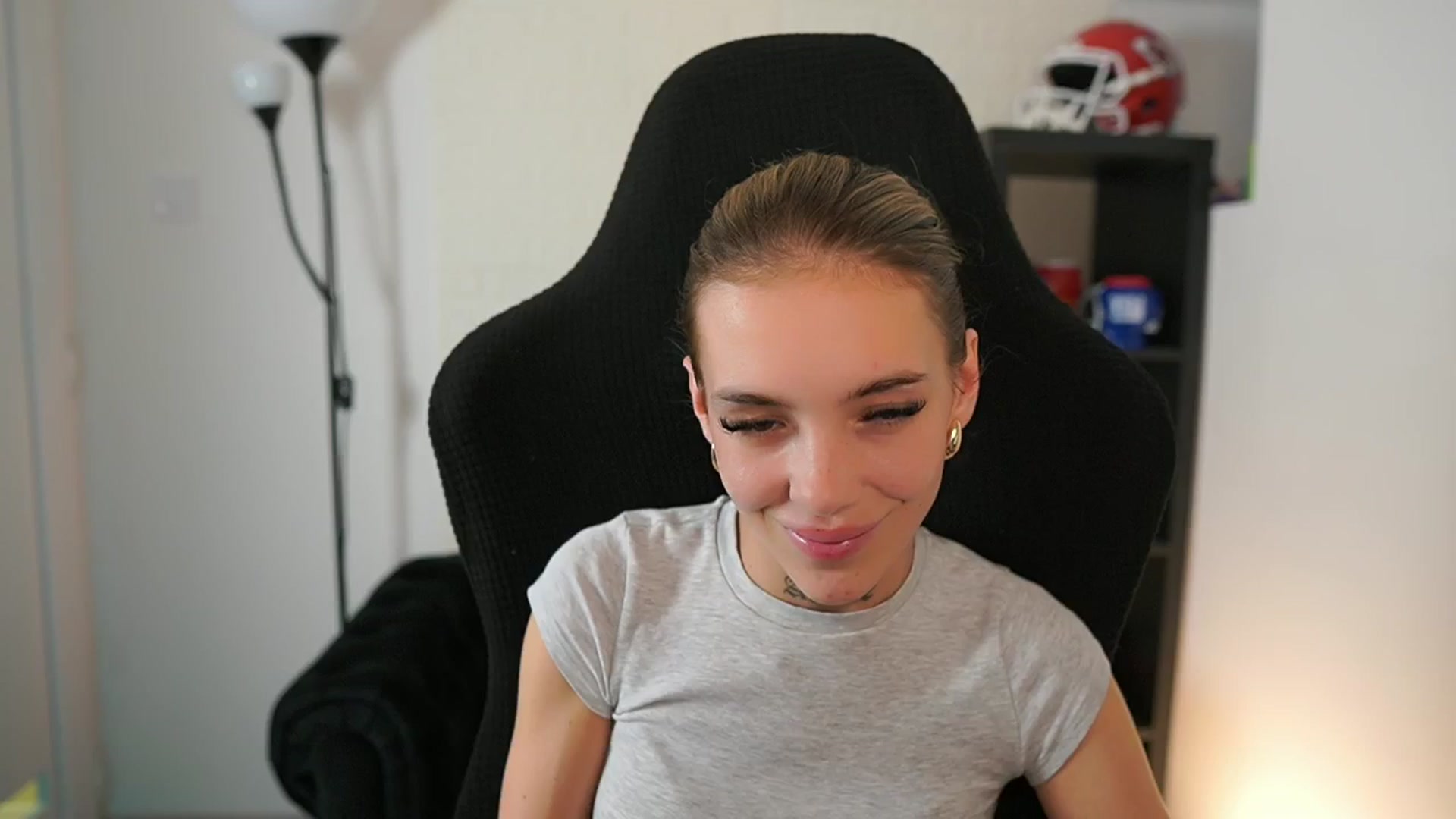 Gallery image thumbnail from Alexxisky's myfreecams stream on, 10/01/2025, 17:03 image 11 of 20