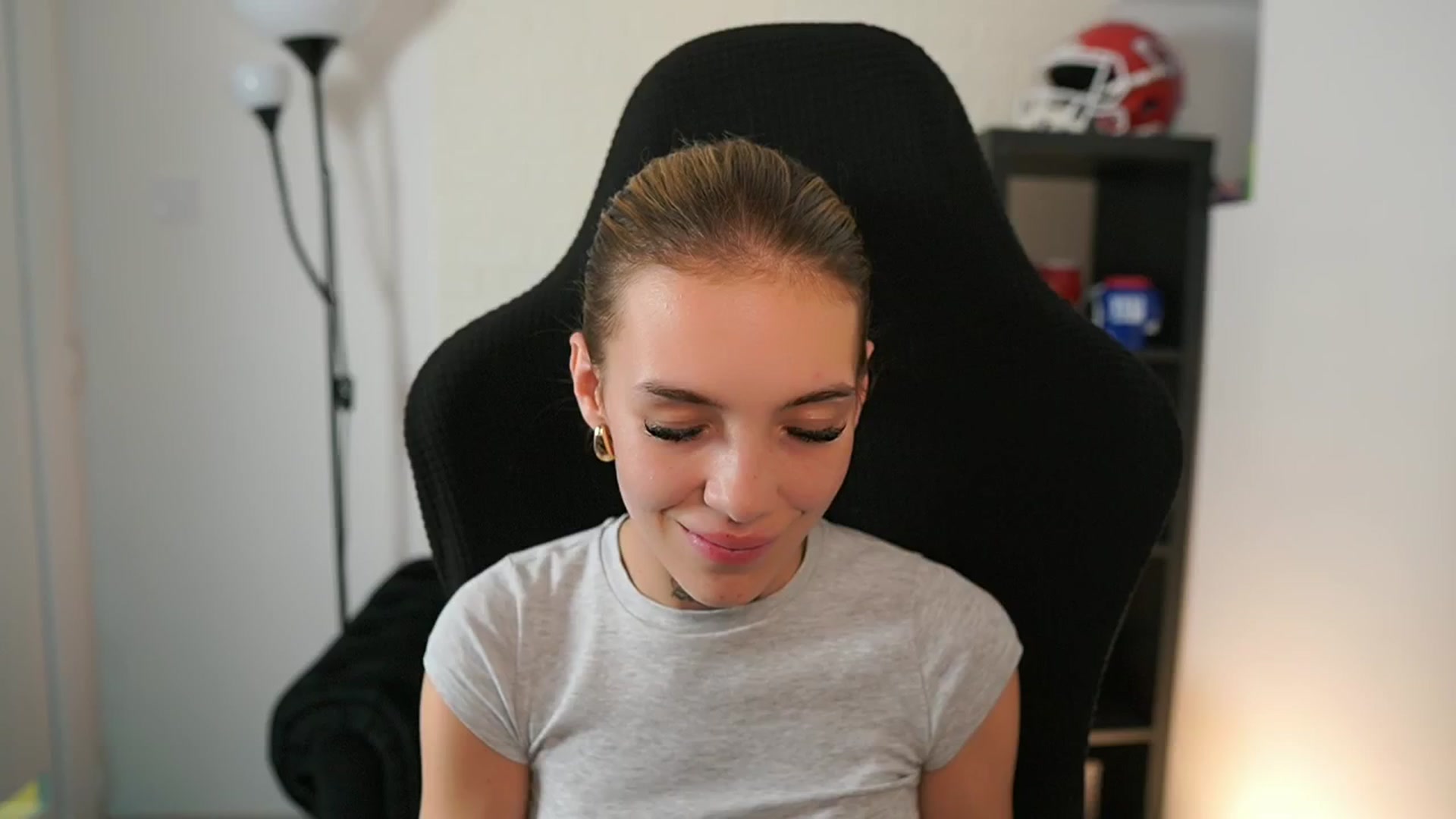 Gallery image thumbnail from Alexxisky's myfreecams stream on, 10/01/2025, 17:03 image 15 of 20