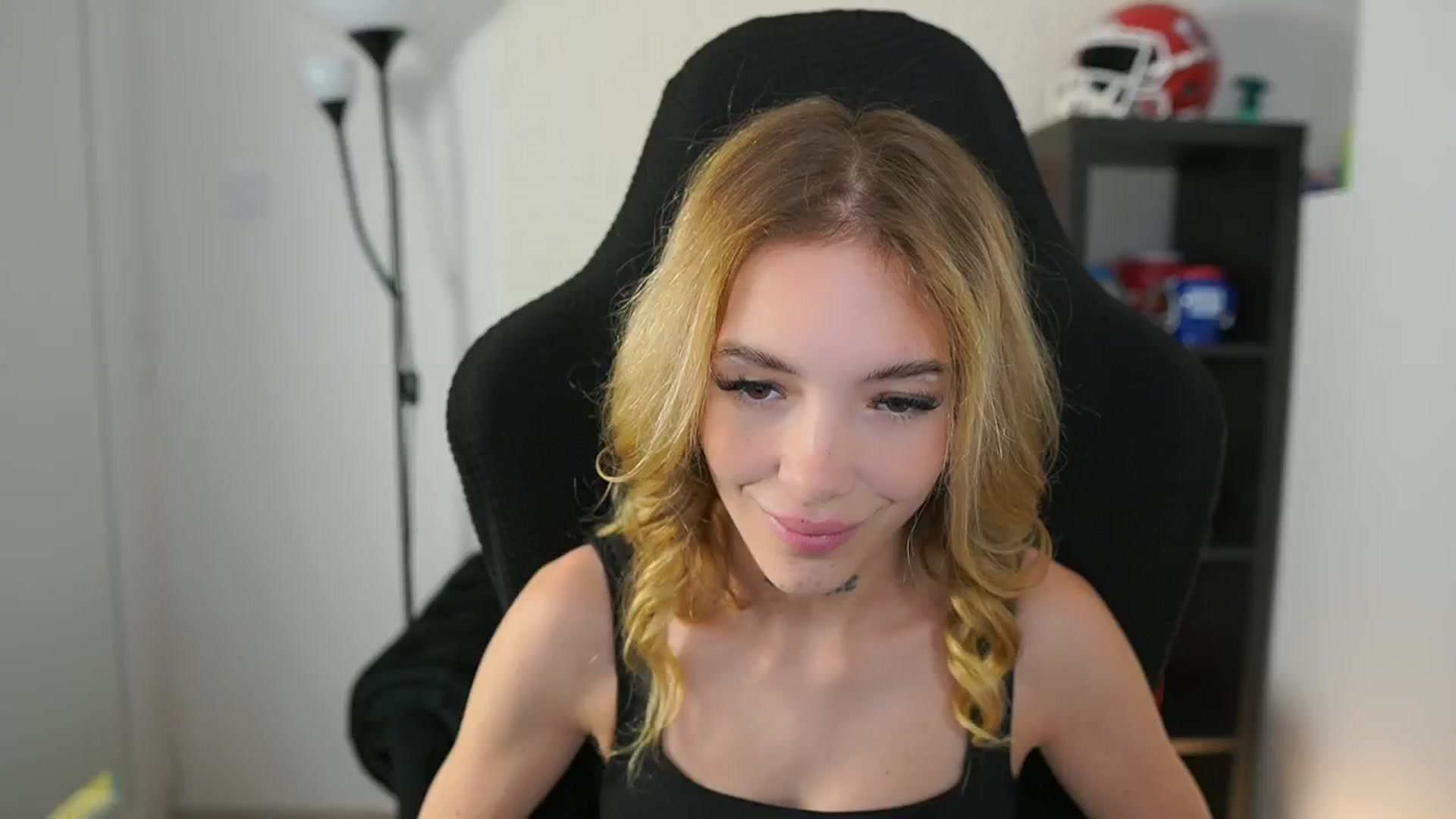 Gallery image thumbnail from Alexxisky's myfreecams stream on, 10/02/2025, 15:01 image 2 of 20
