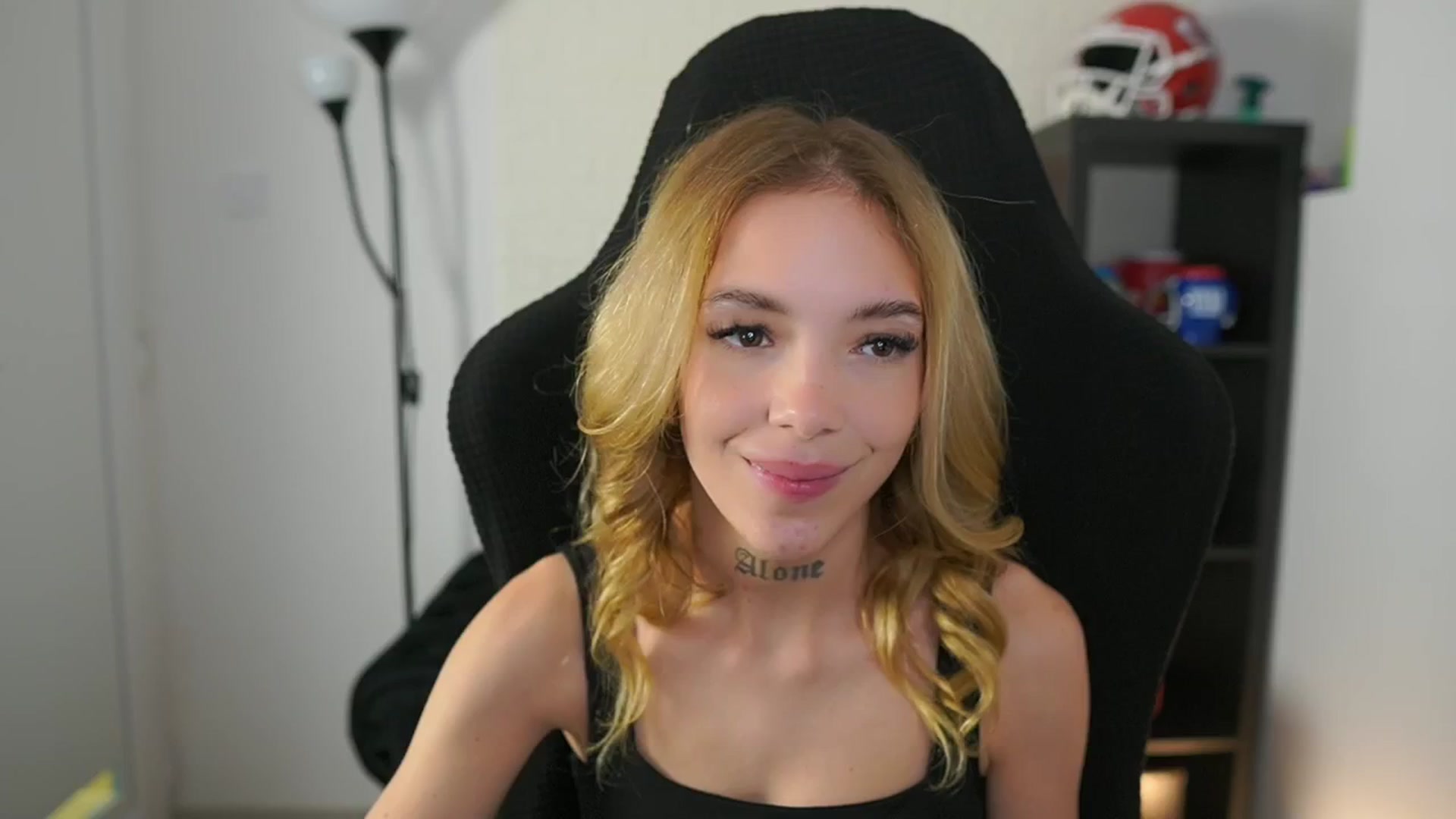 Gallery image thumbnail from Alexxisky's myfreecams stream on, 10/02/2025, 15:01 image 3 of 20