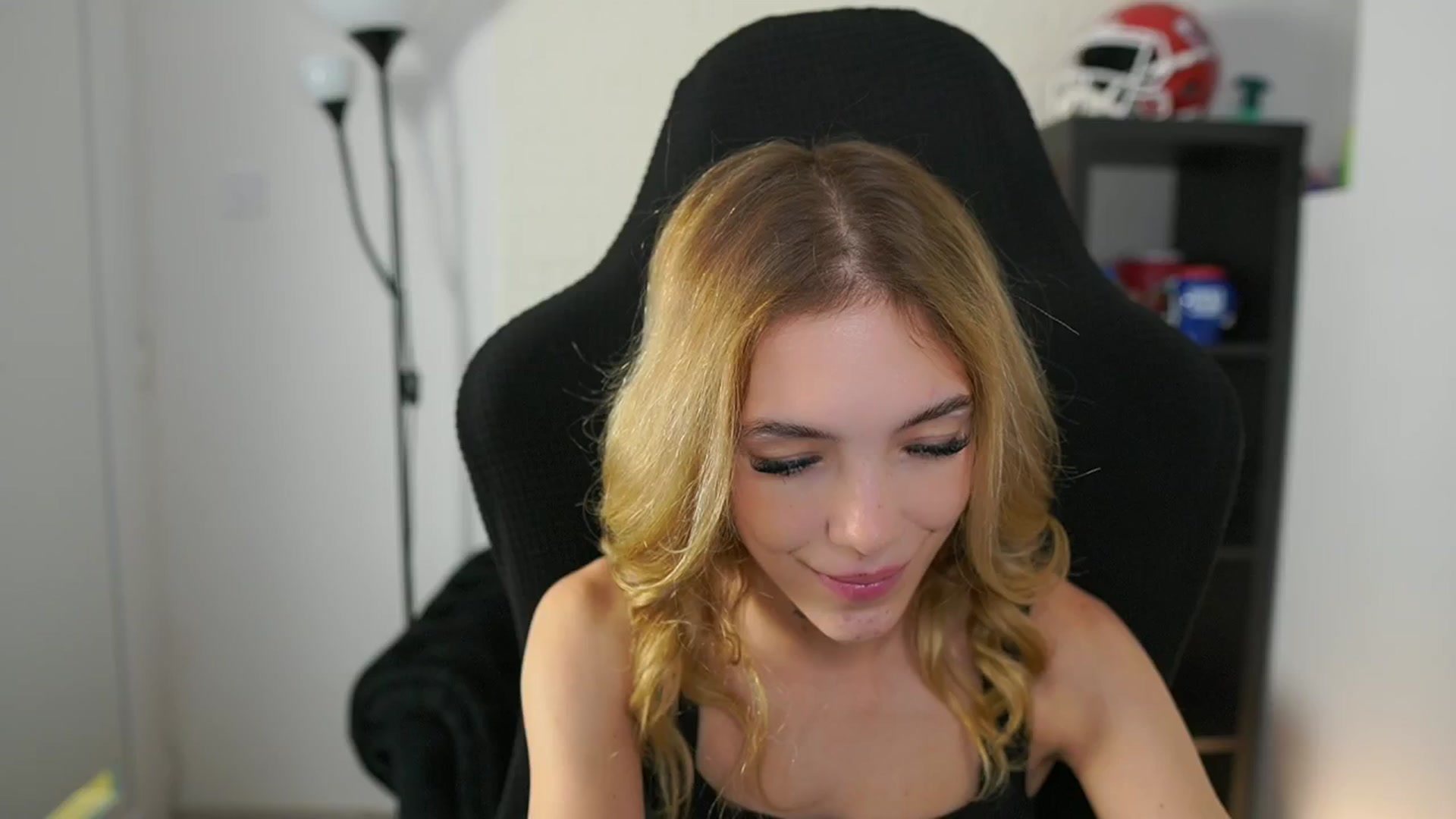 Gallery image thumbnail from Alexxisky's myfreecams stream on, 10/02/2025, 15:01 image 5 of 20