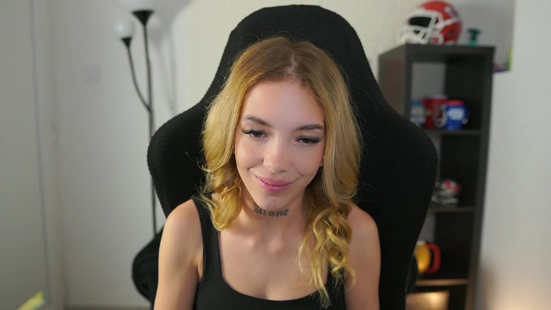 Gallery image thumbnail from Alexxisky's myfreecams stream on, 10/02/2025, 15:01 image 17 of 20