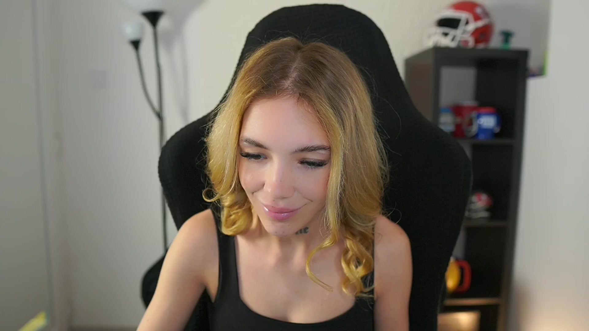 Gallery image thumbnail from Alexxisky's myfreecams stream on, 10/02/2025, 15:01 image 16 of 20